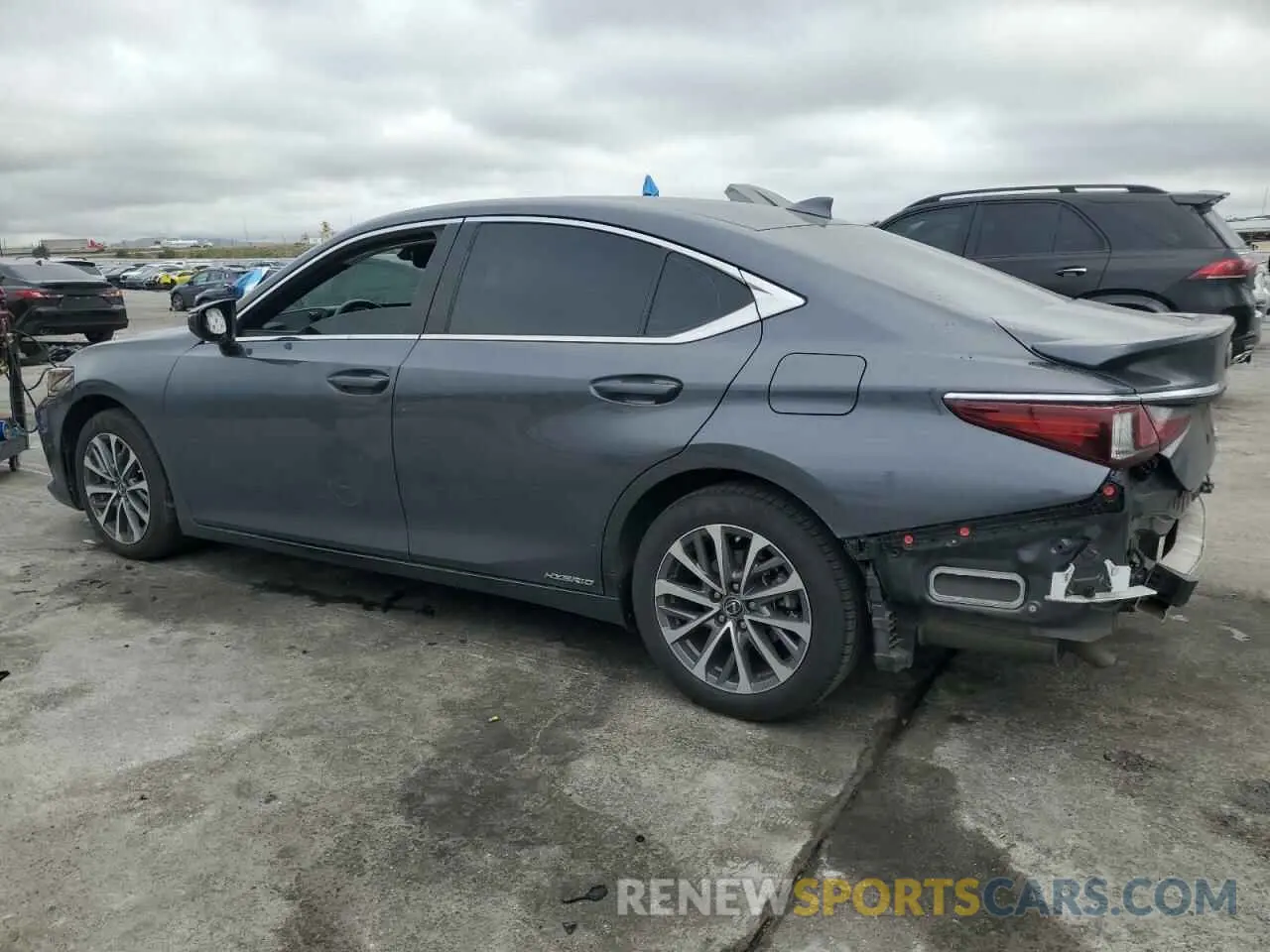 2 fotografías del automóvil dañado 58ACA1C18NU013913 LEXUS ES300 2022