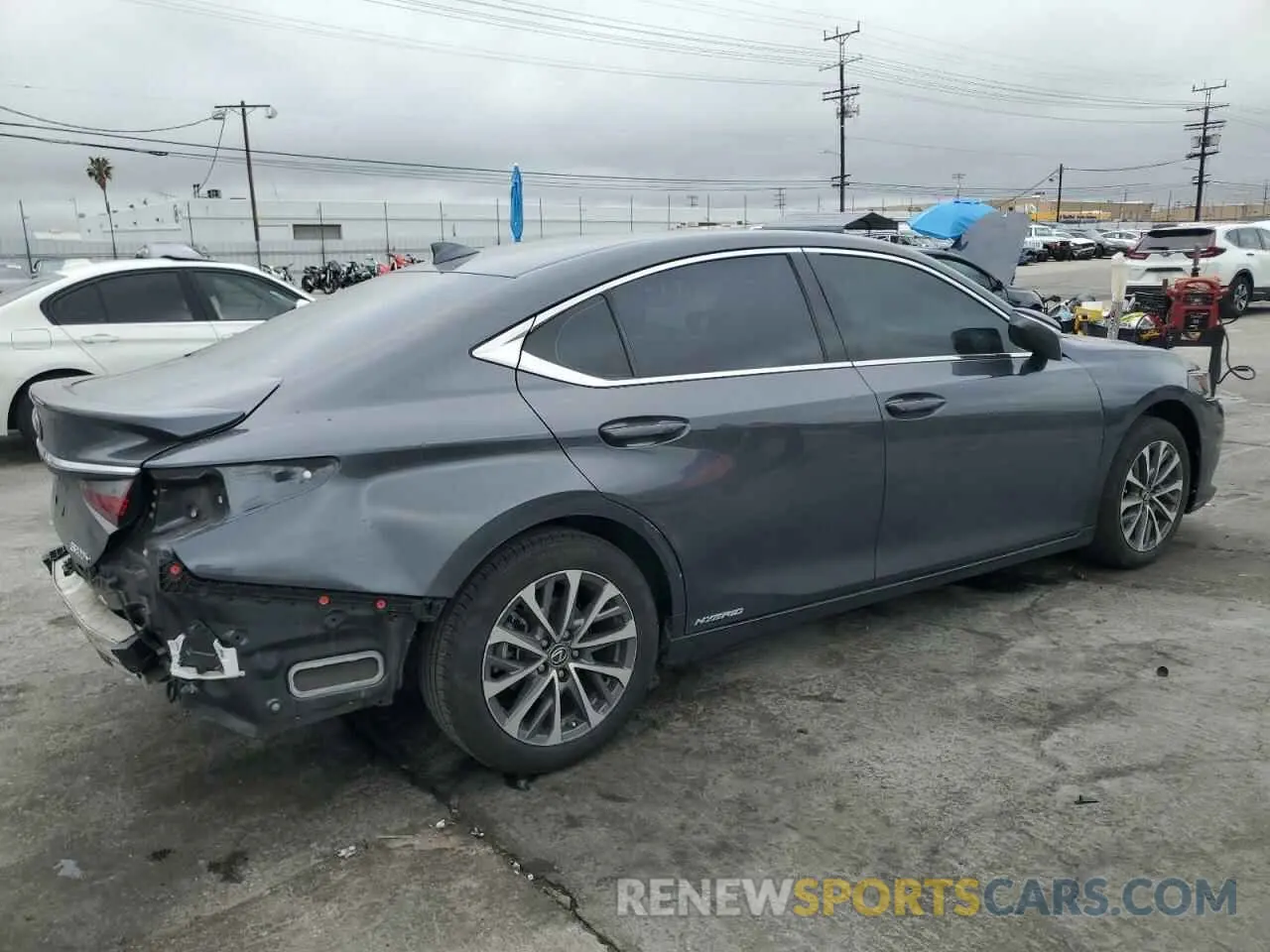3 fotografías del automóvil dañado 58ACA1C18NU013913 LEXUS ES300 2022