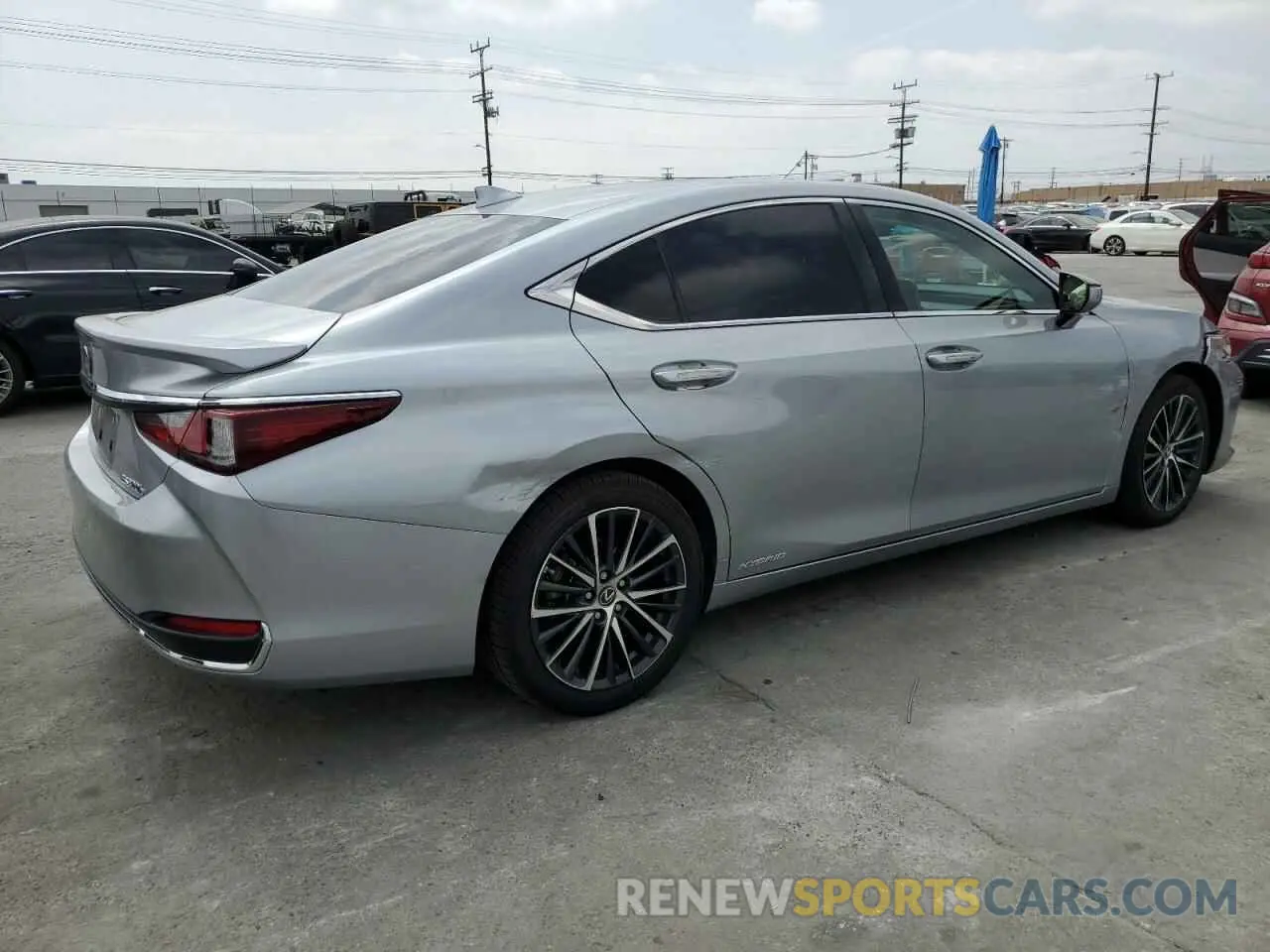 3 fotografías del automóvil dañado 58ADA1C19NU025850 LEXUS ES300 2022