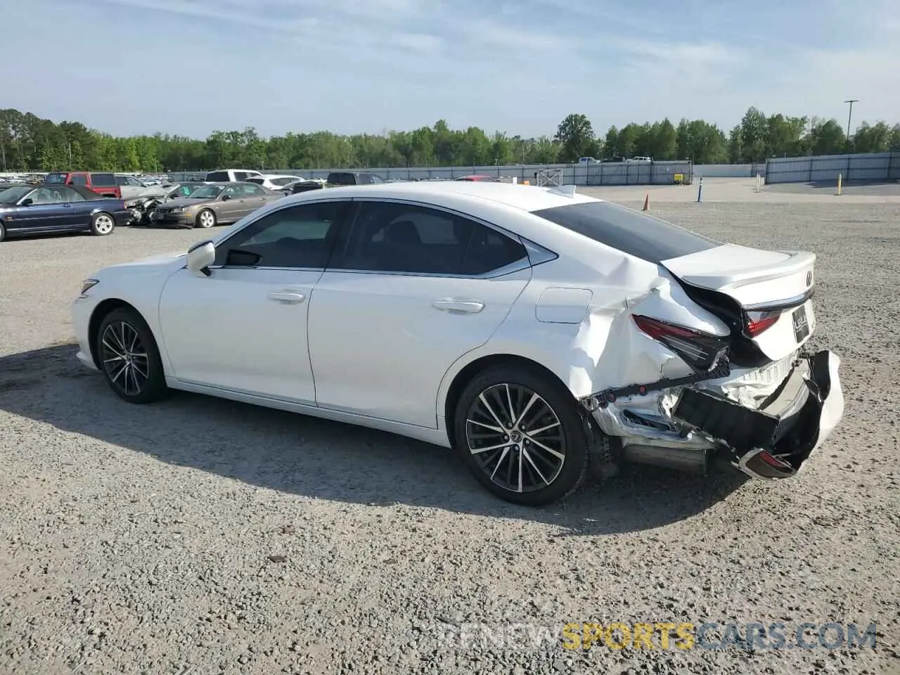 2 fotografías del automóvil dañado 58ADA1C10PU026761 LEXUS ES300 2023