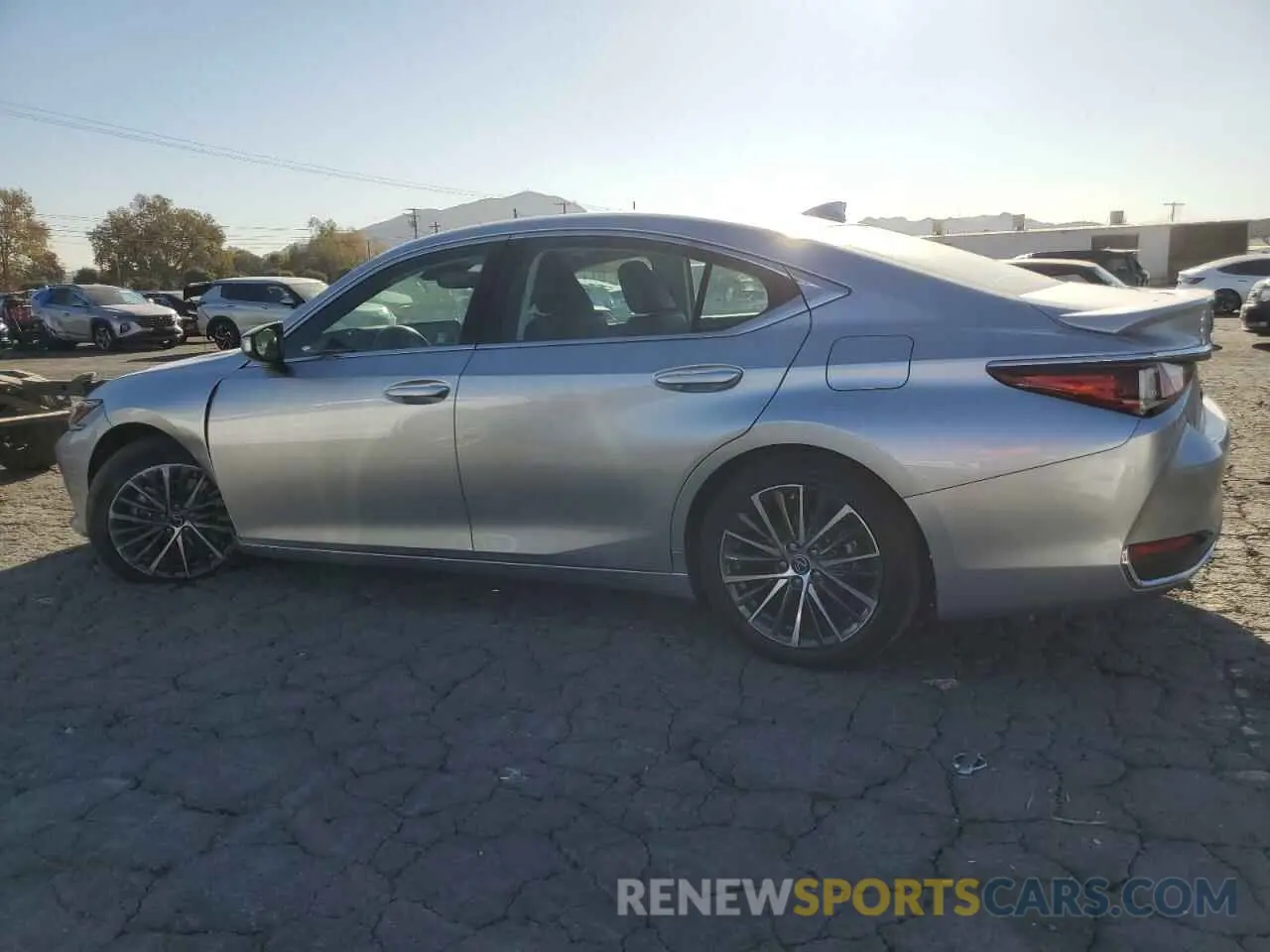 2 fotografías del automóvil dañado 58ADA1C14PU032952 LEXUS ES300 2023