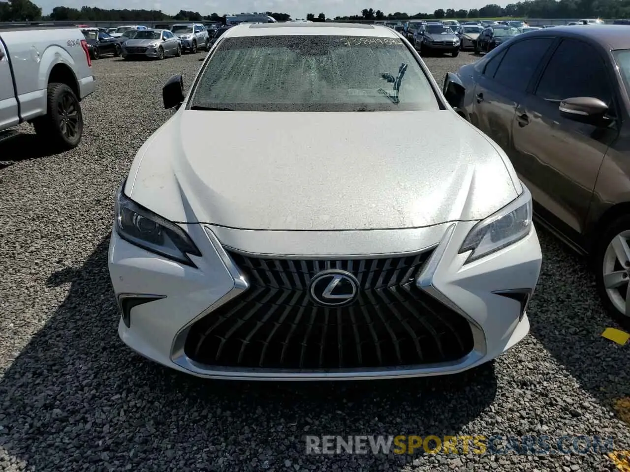 5 fotografías del automóvil dañado 58ADA1C18PU035224 LEXUS ES300 2023