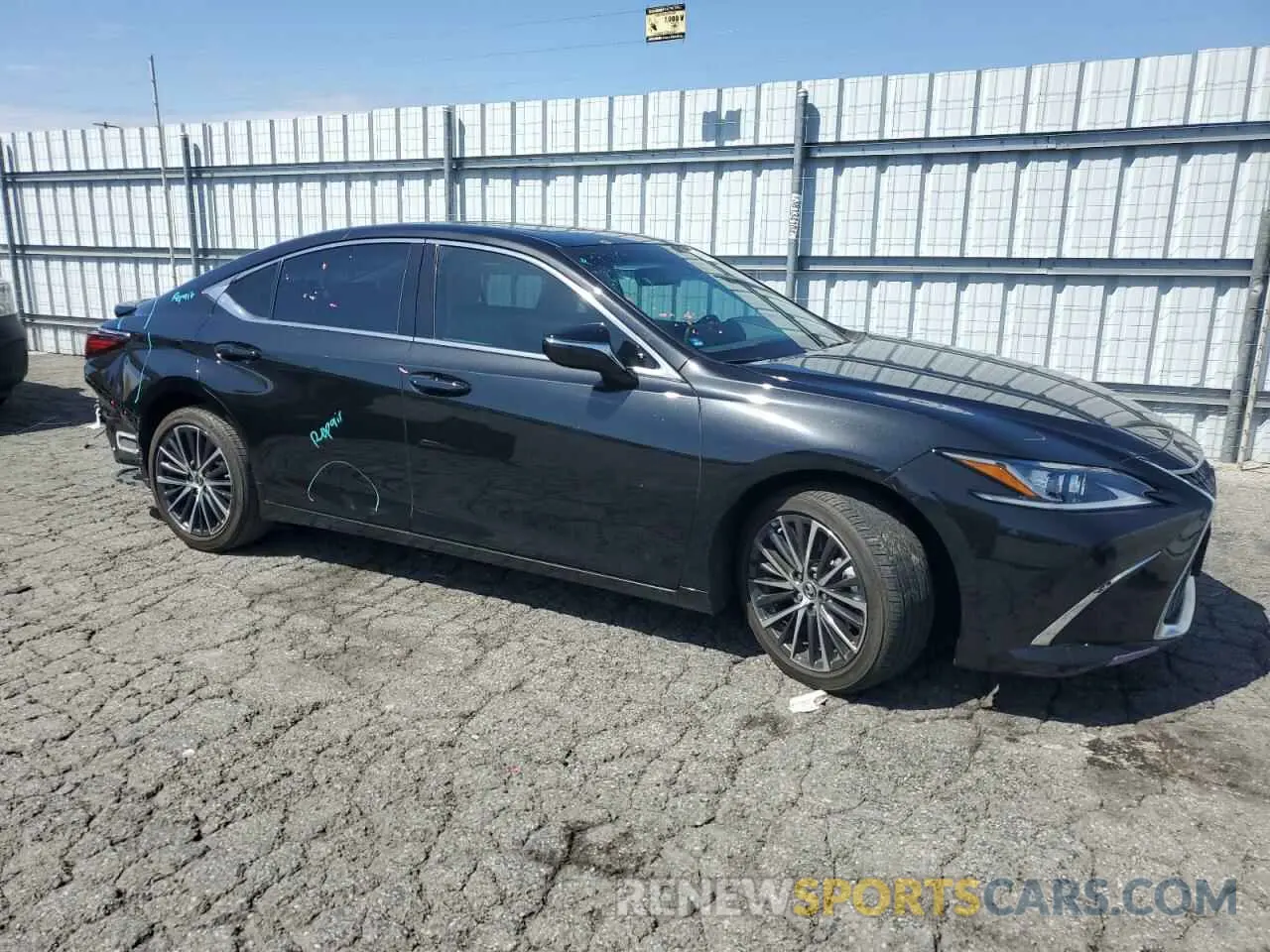 4 fotografías del automóvil dañado 58ADA1C19PU027956 LEXUS ES300 2023