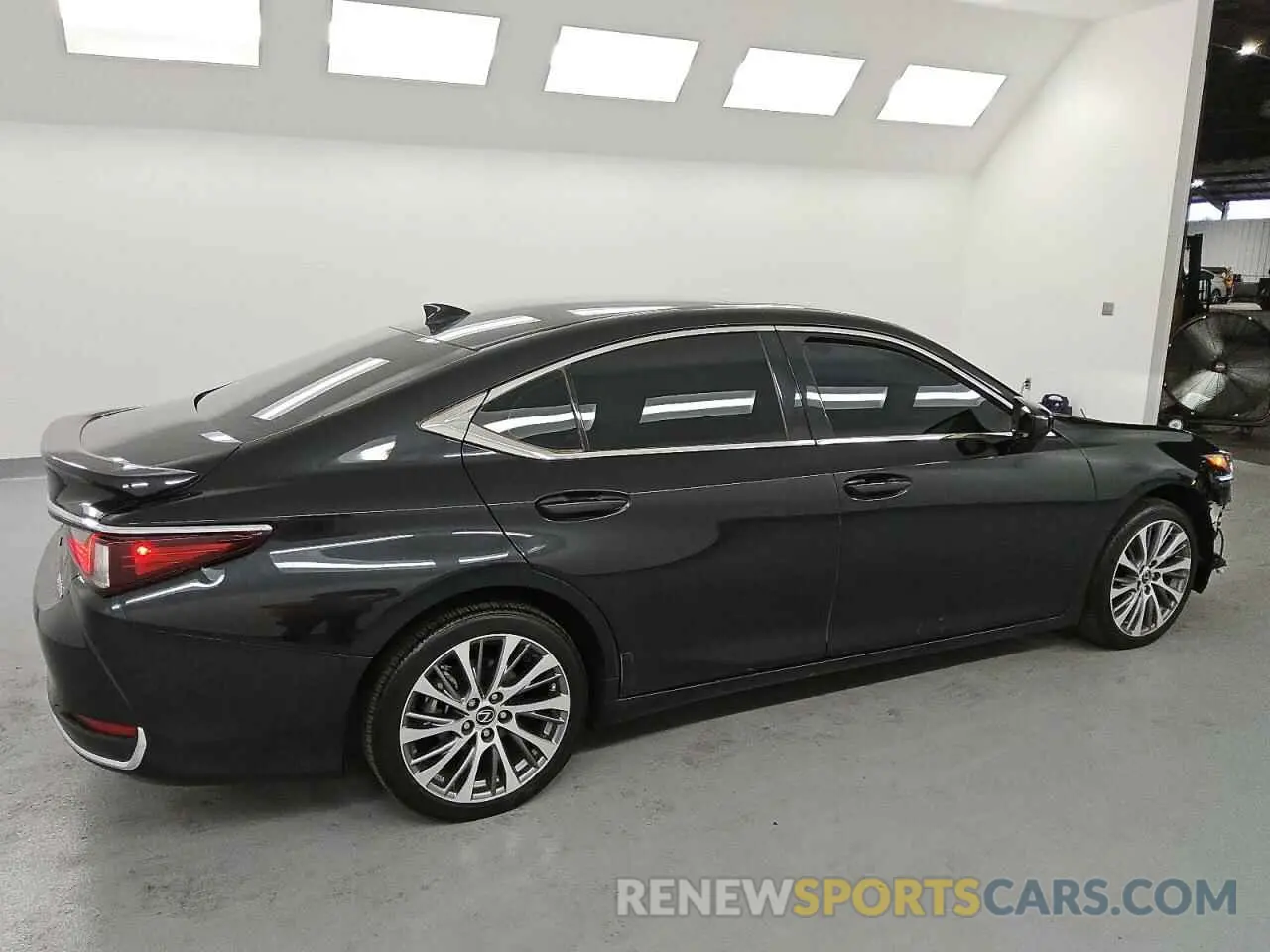 3 fotografías del automóvil dañado 58AEA1C19PU034328 LEXUS ES300 2023