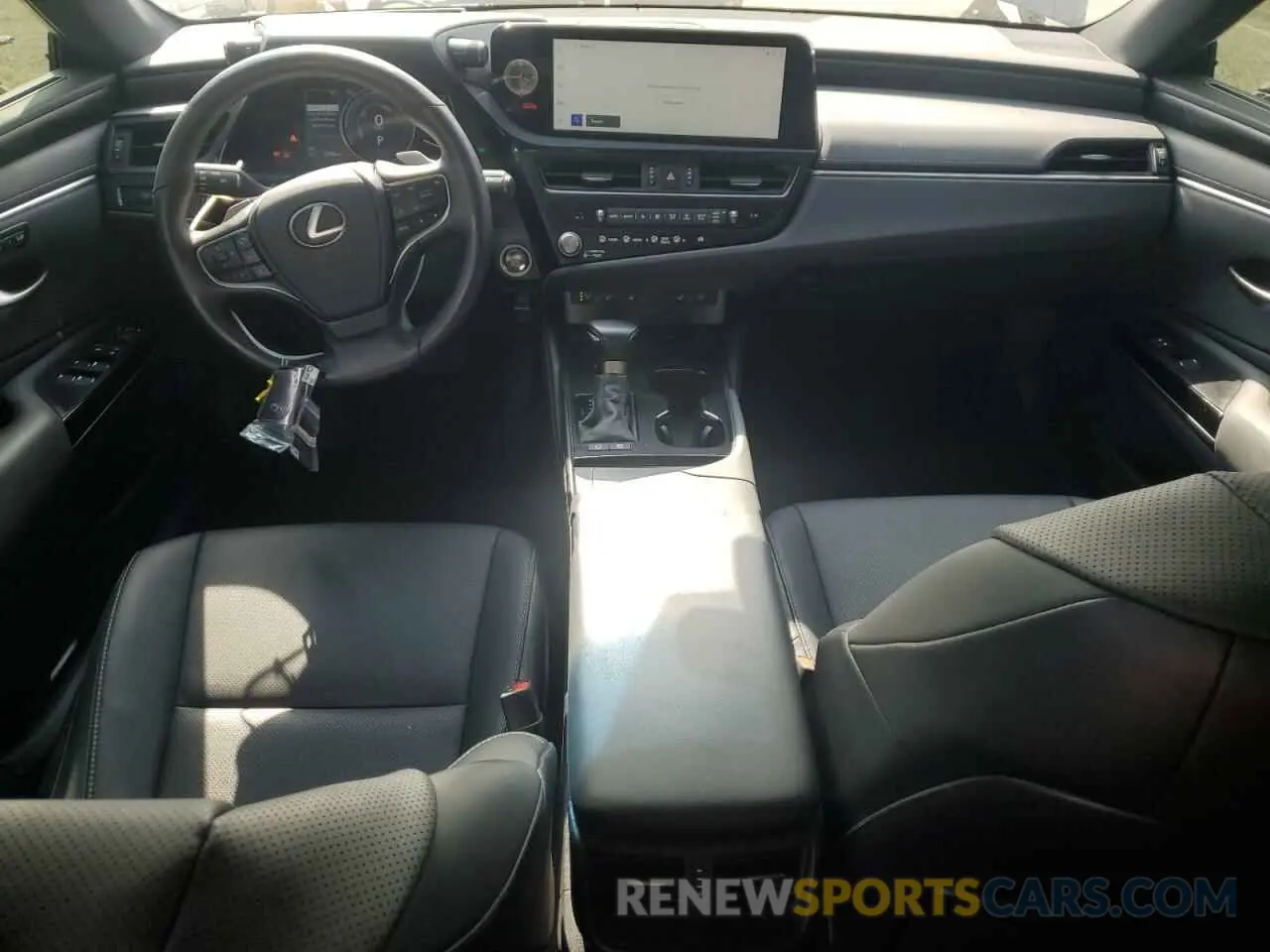 8 fotografías del automóvil dañado 58ADA1C10RU049279 LEXUS ES300 2024