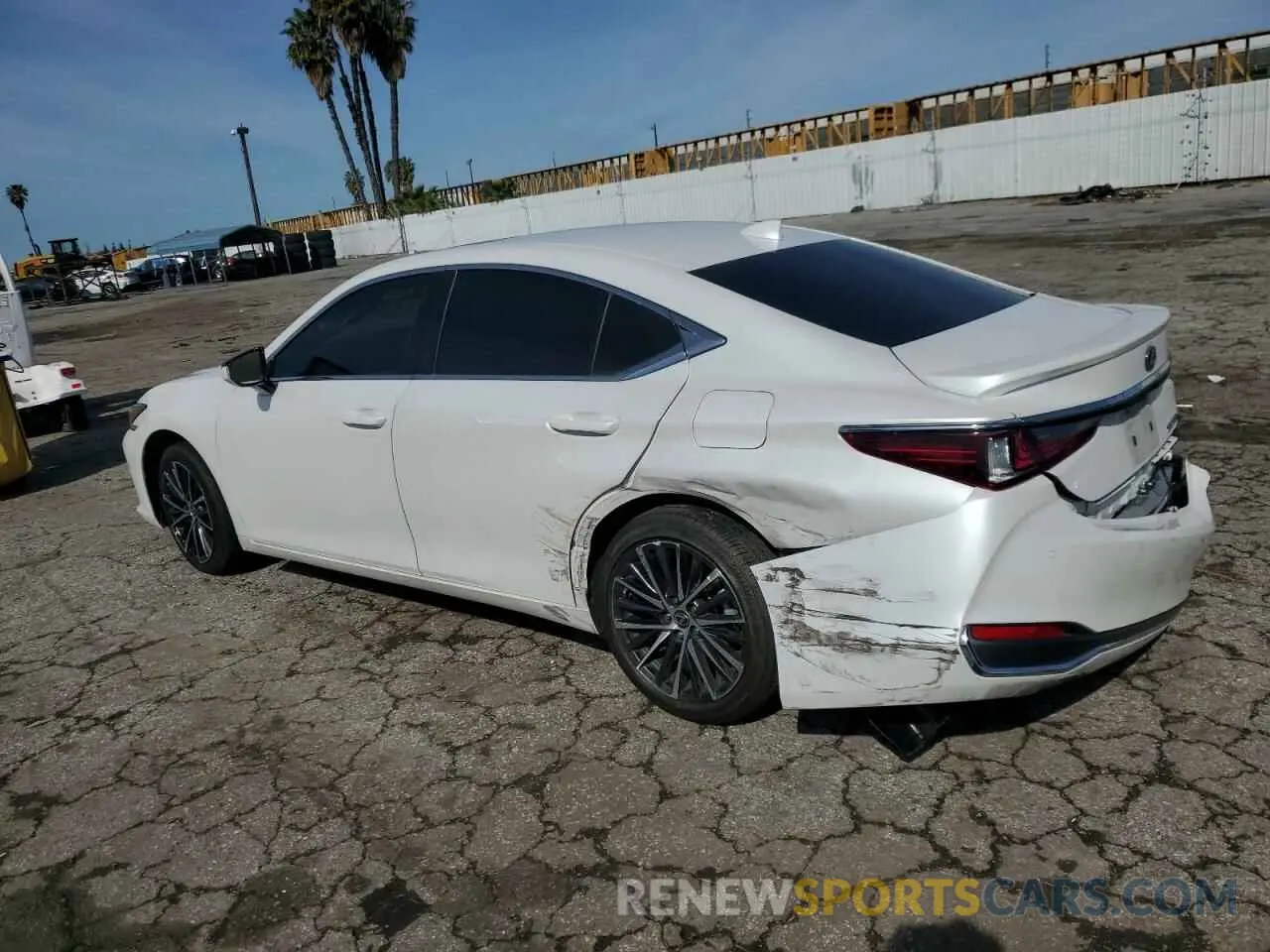 2 fotografías del automóvil dañado 58ADA1C10RU051887 LEXUS ES300 2024