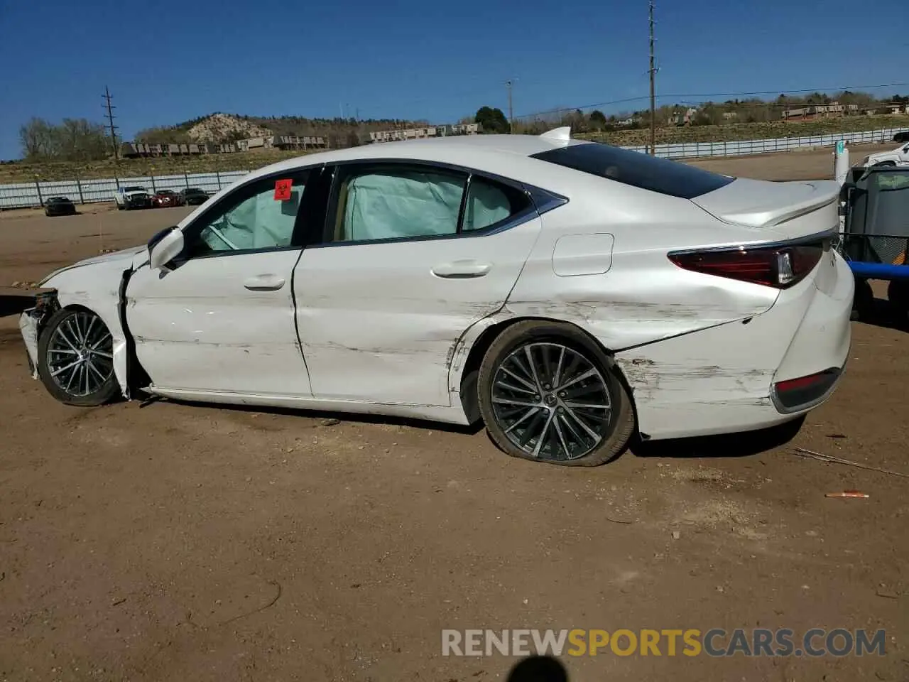 2 fotografías del automóvil dañado 58ADA1C11RU042633 LEXUS ES300 2024