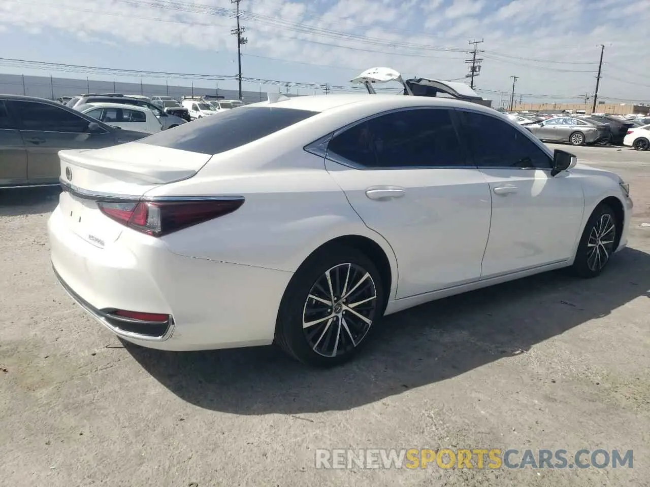 3 fotografías del automóvil dañado 58ADA1C11RU048657 LEXUS ES300 2024
