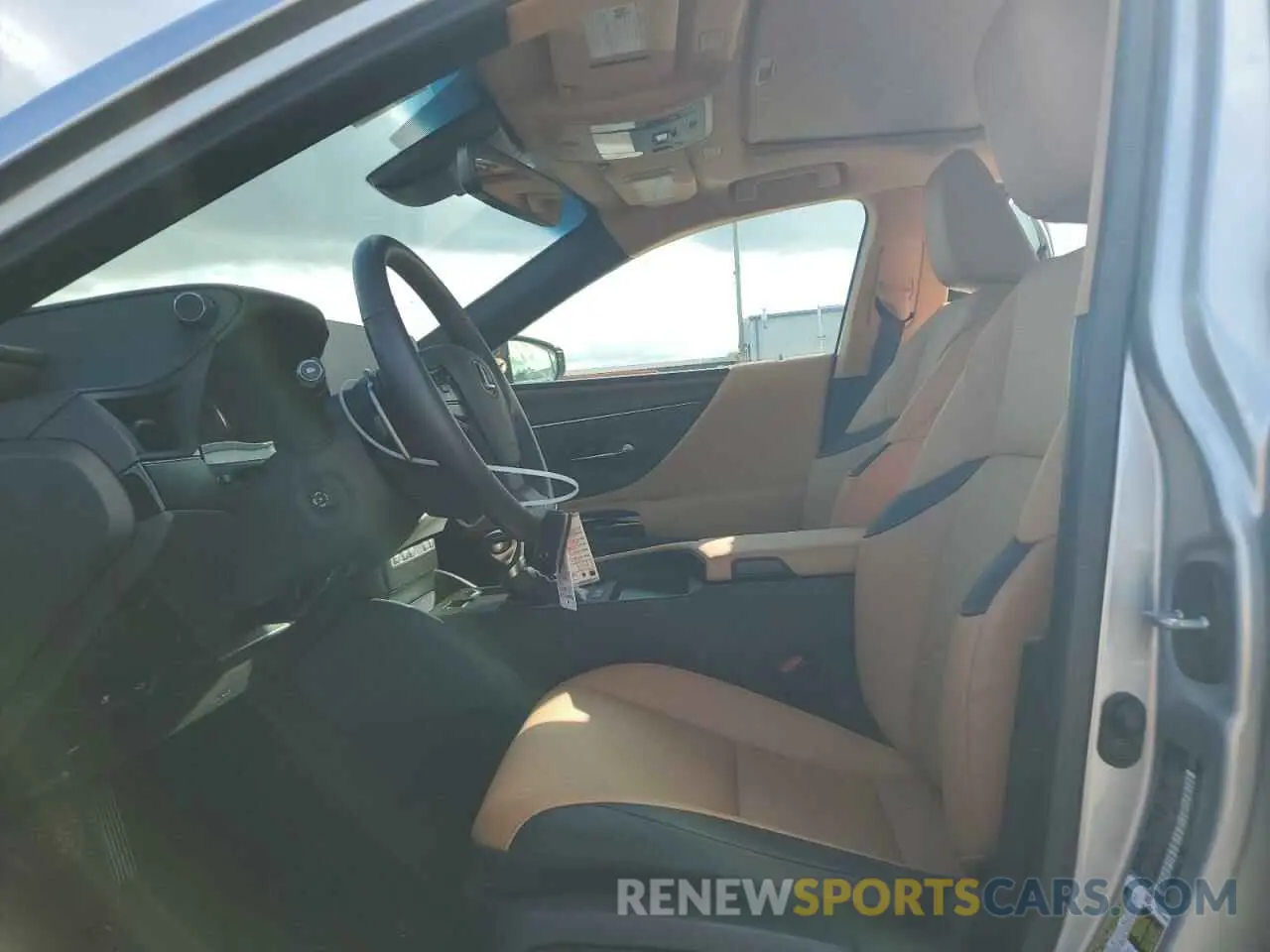 7 fotografías del automóvil dañado 58ADA1C11RU051414 LEXUS ES300 2024