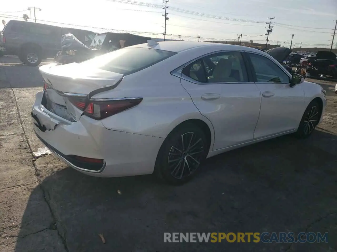 3 fotografías del automóvil dañado 58ADA1C15RU037127 LEXUS ES300 2024