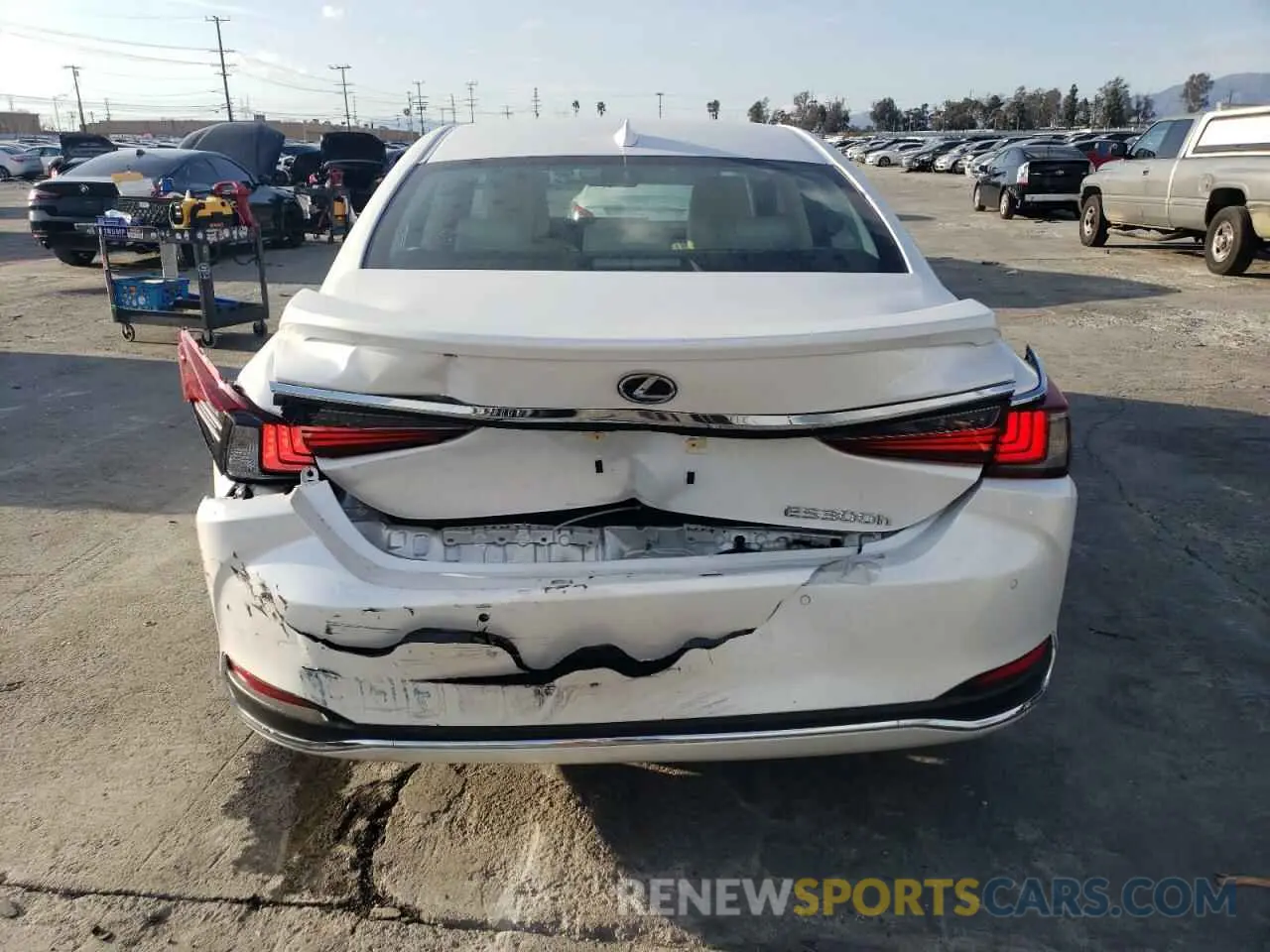 6 fotografías del automóvil dañado 58ADA1C15RU037127 LEXUS ES300 2024