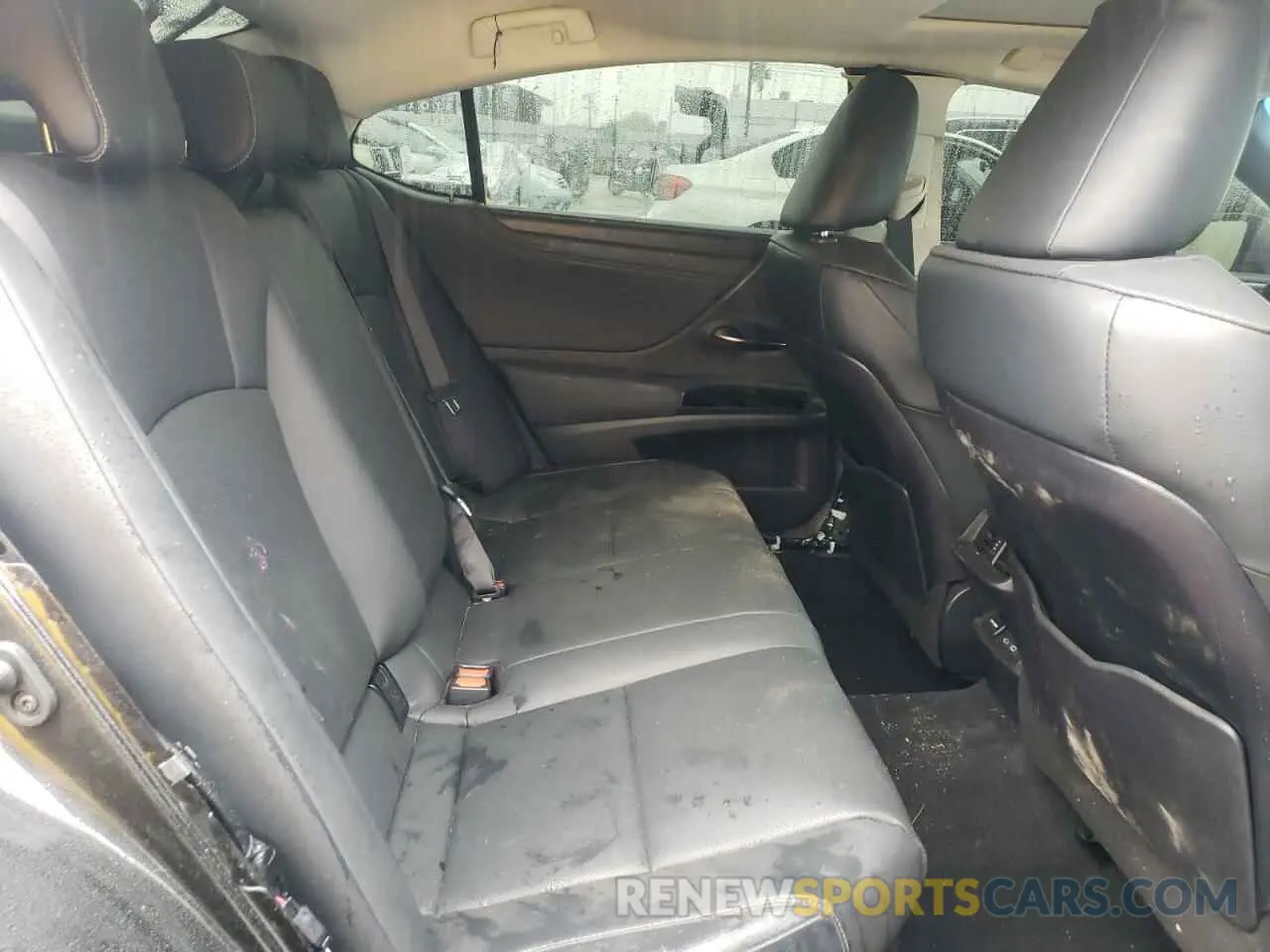 11 fotografías del automóvil dañado 58ADA1C19RU041651 LEXUS ES300 2024