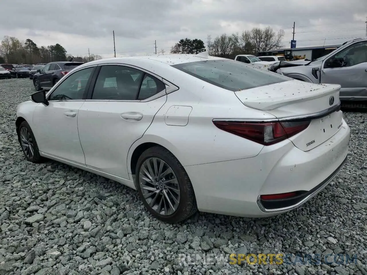 2 fotografías del automóvil dañado 58AEA1C14RU050987 LEXUS ES300 2024