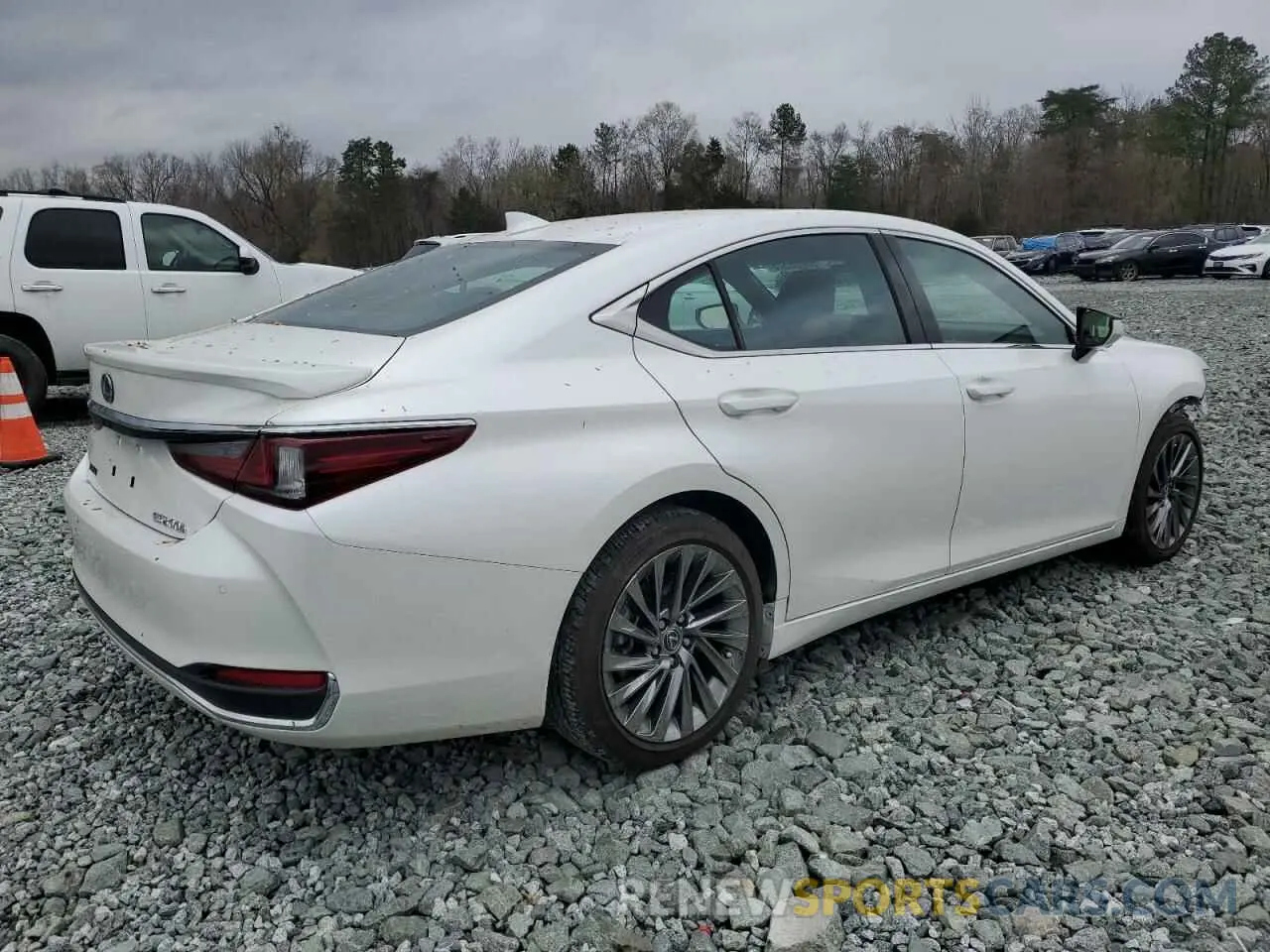 3 fotografías del automóvil dañado 58AEA1C14RU050987 LEXUS ES300 2024