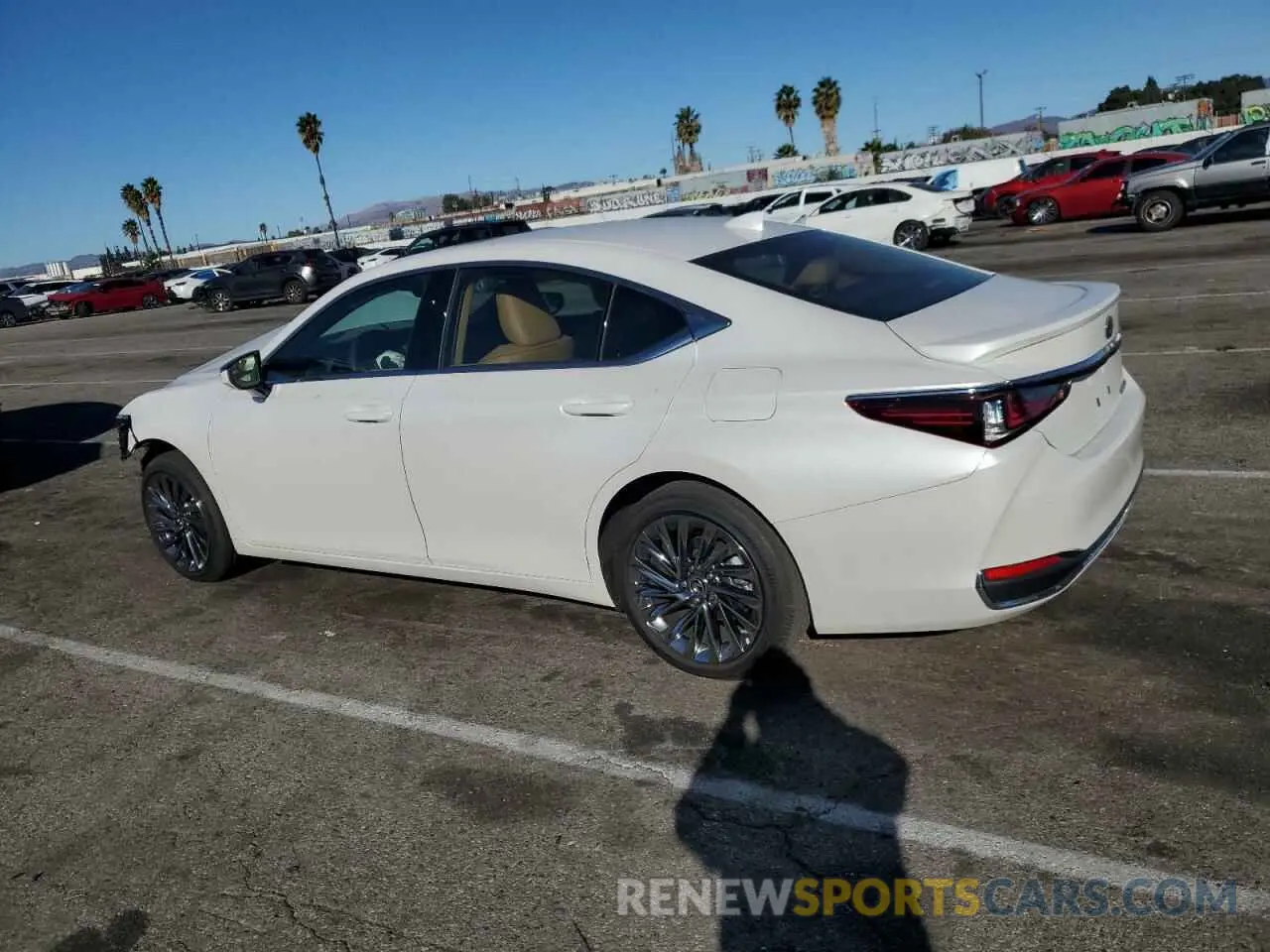 2 fotografías del automóvil dañado 58AEA1C18RU053312 LEXUS ES300 2024