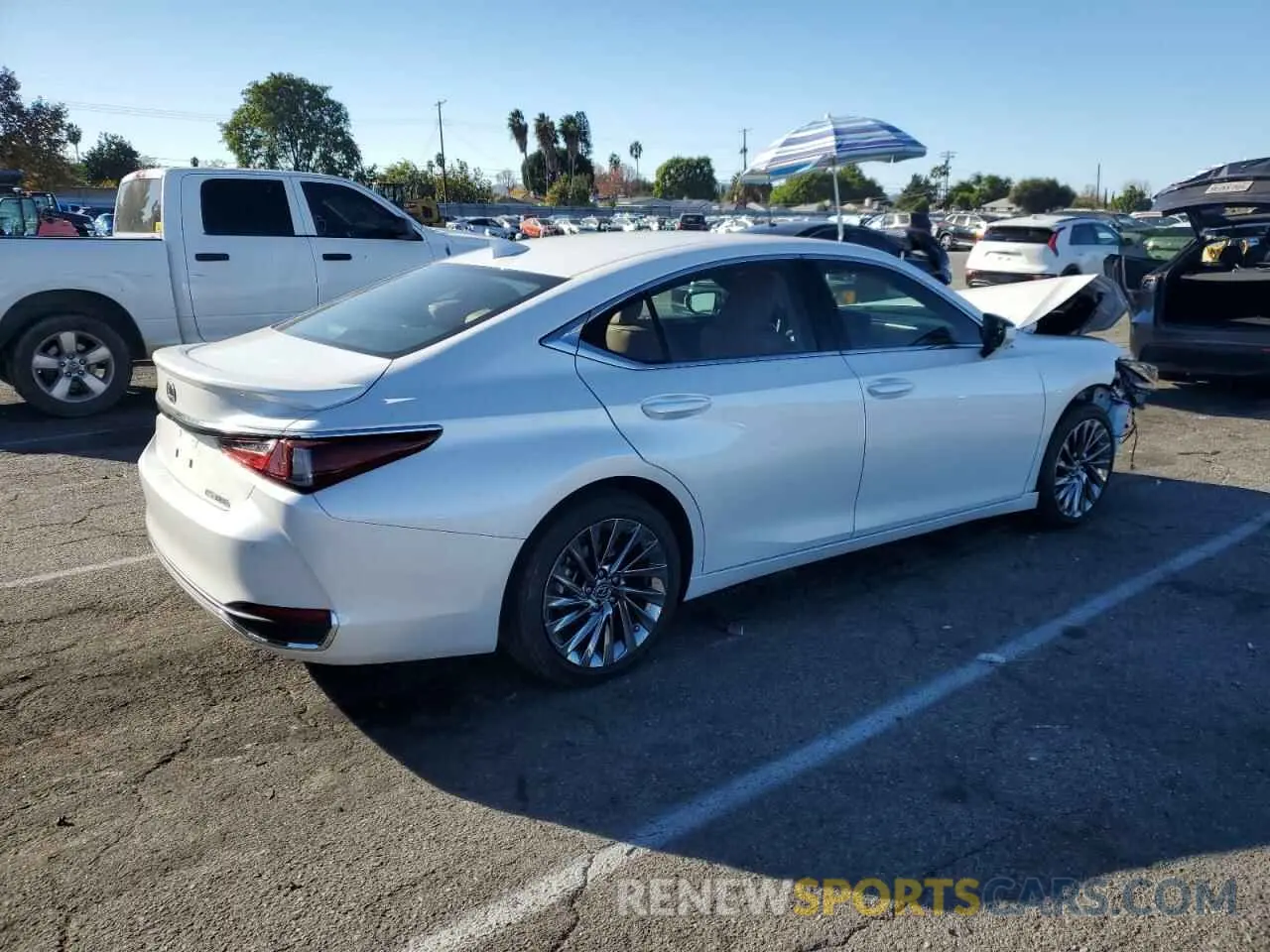 3 fotografías del automóvil dañado 58AEA1C18RU053312 LEXUS ES300 2024