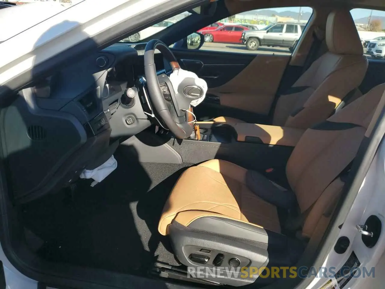 7 fotografías del automóvil dañado 58AEA1C18RU053312 LEXUS ES300 2024