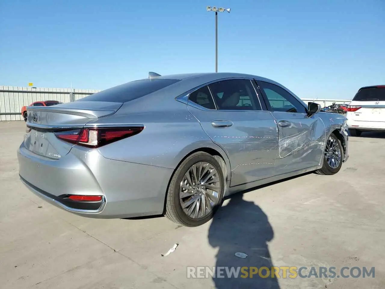 3 fotografías del automóvil dañado 58AFA1C19RU044042 LEXUS ES300 2024
