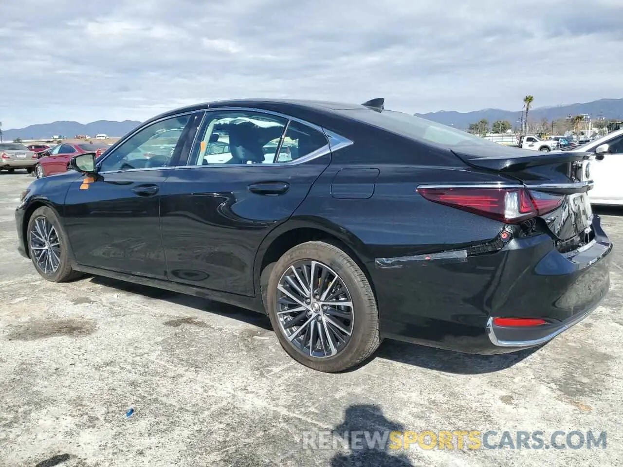 2 fotografías del automóvil dañado 58ADA1C16SU060048 LEXUS ES300 2025