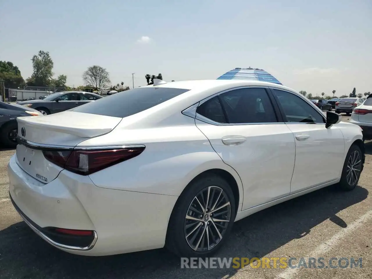 3 fotografías del automóvil dañado 58ADA1C18SU060066 LEXUS ES300 2025