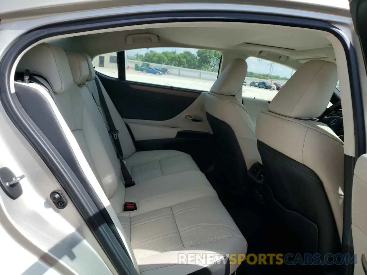 10 fotografías del automóvil dañado 58AFA1C19SU062448 LEXUS ES300 2025