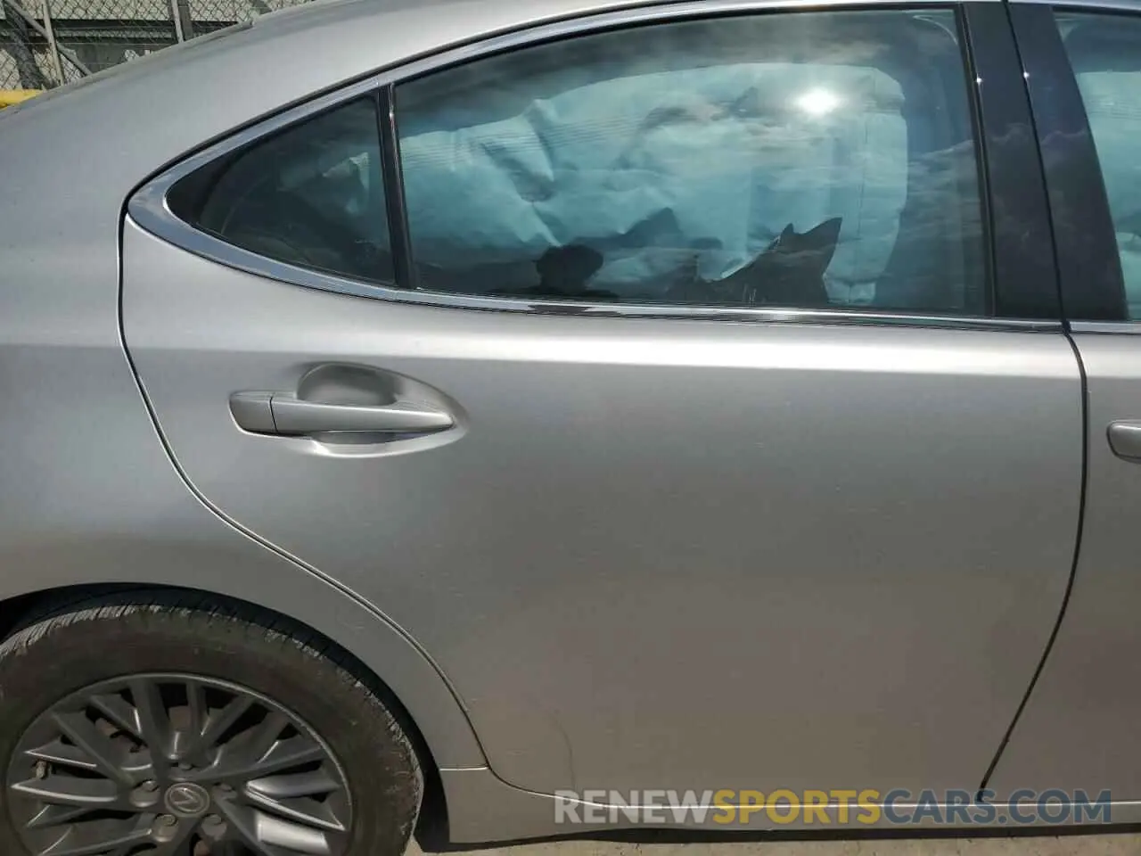 10 fotografías del automóvil dañado 58ABK1GG6JU108181 LEXUS ES350 2018