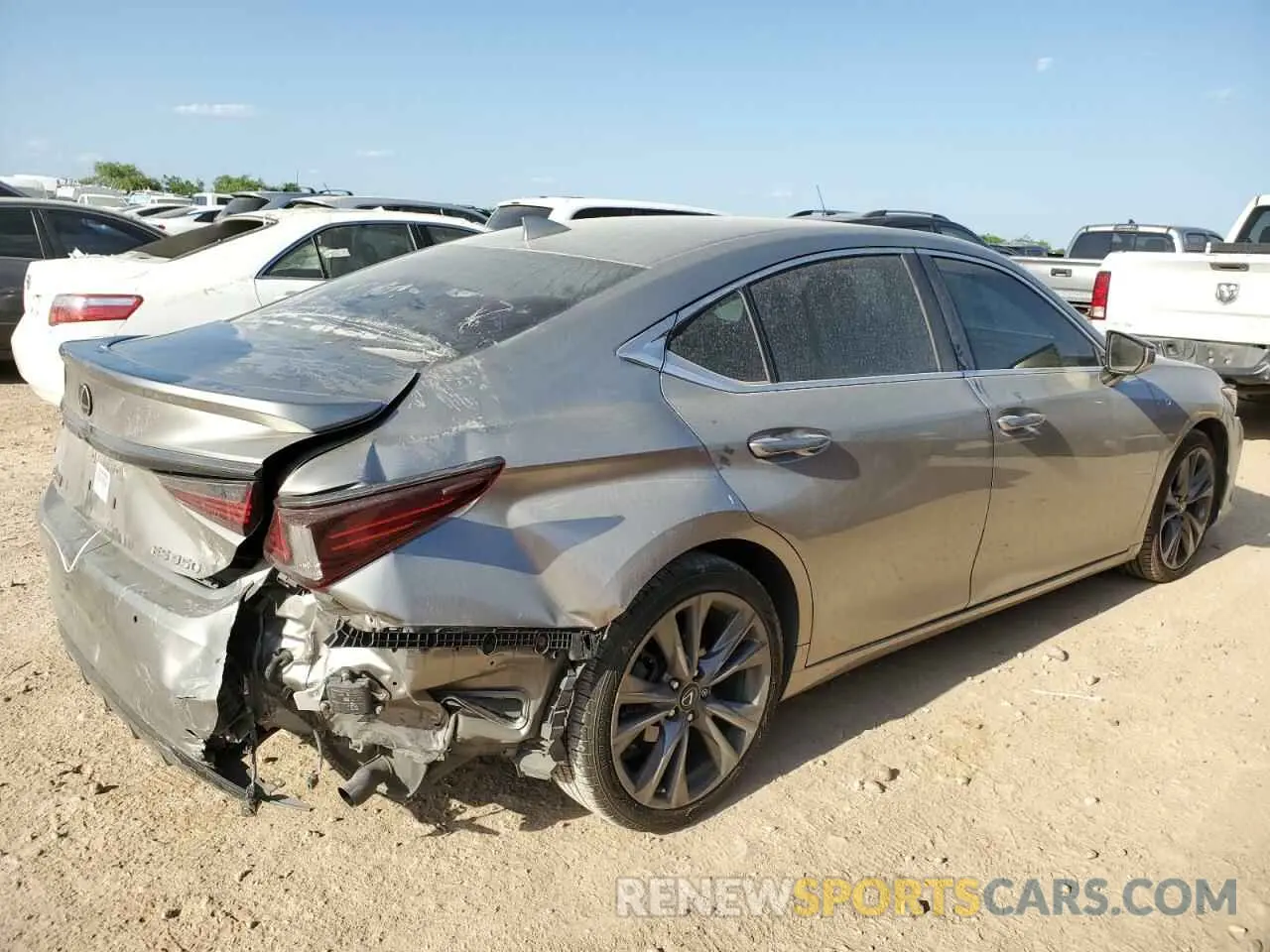 3 fotografías del automóvil dañado 58ABZ1B10KU043179 LEXUS ES350 2019