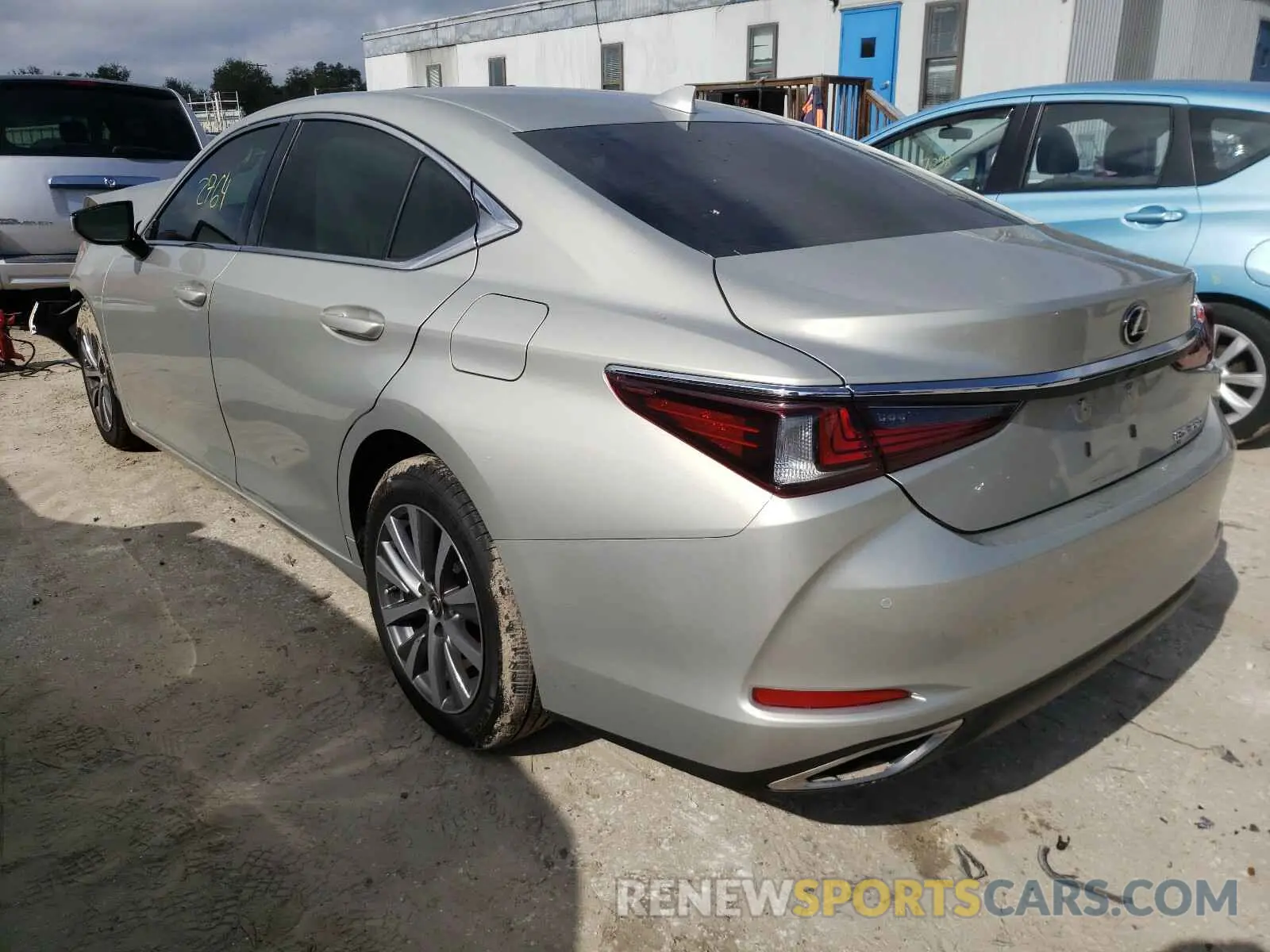 3 fotografías del automóvil dañado 58ABZ1B11KU046608 LEXUS ES350 2019