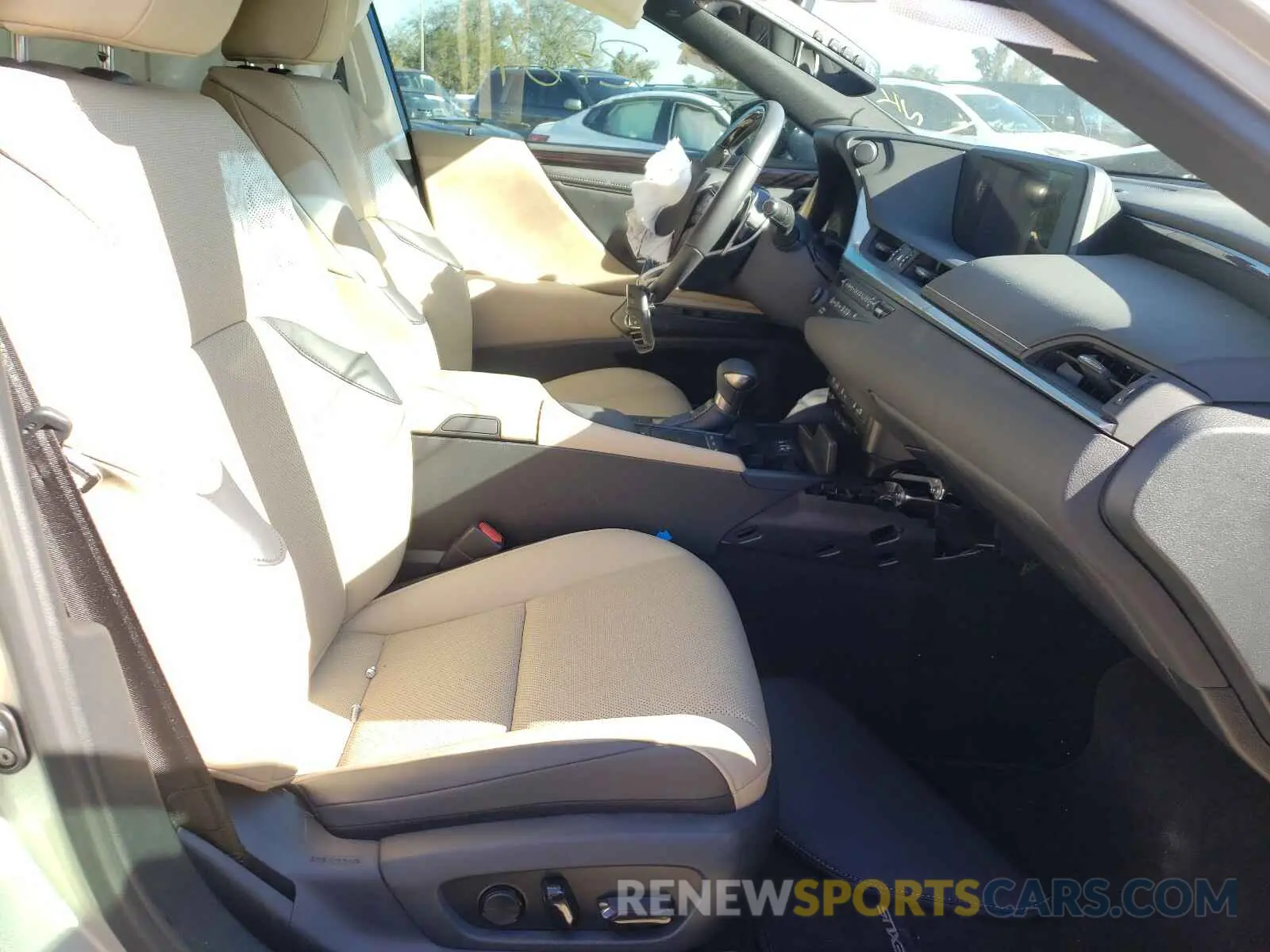 5 fotografías del automóvil dañado 58ABZ1B11KU046608 LEXUS ES350 2019
