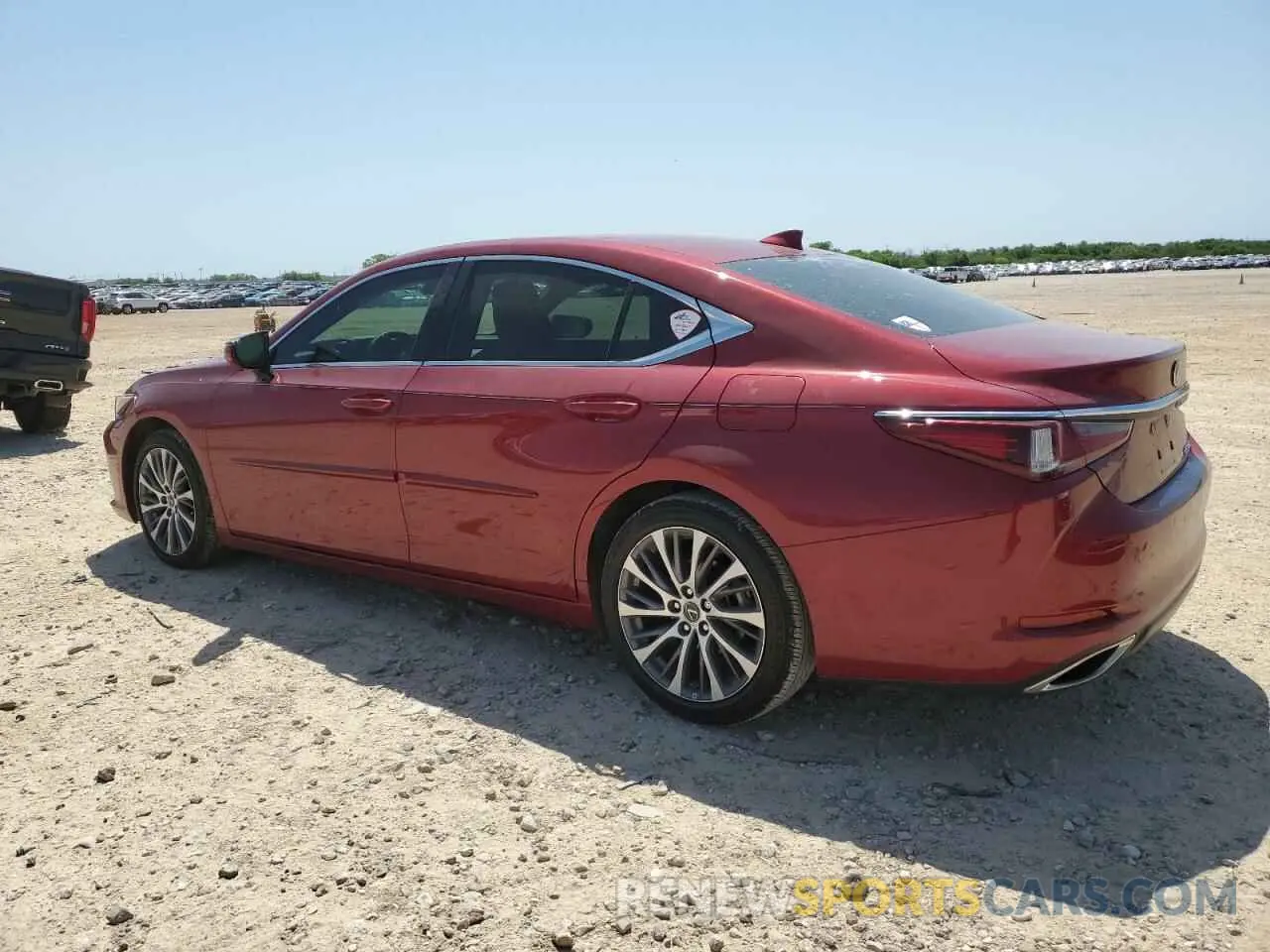 2 fotografías del automóvil dañado 58ABZ1B12KU003590 LEXUS ES350 2019