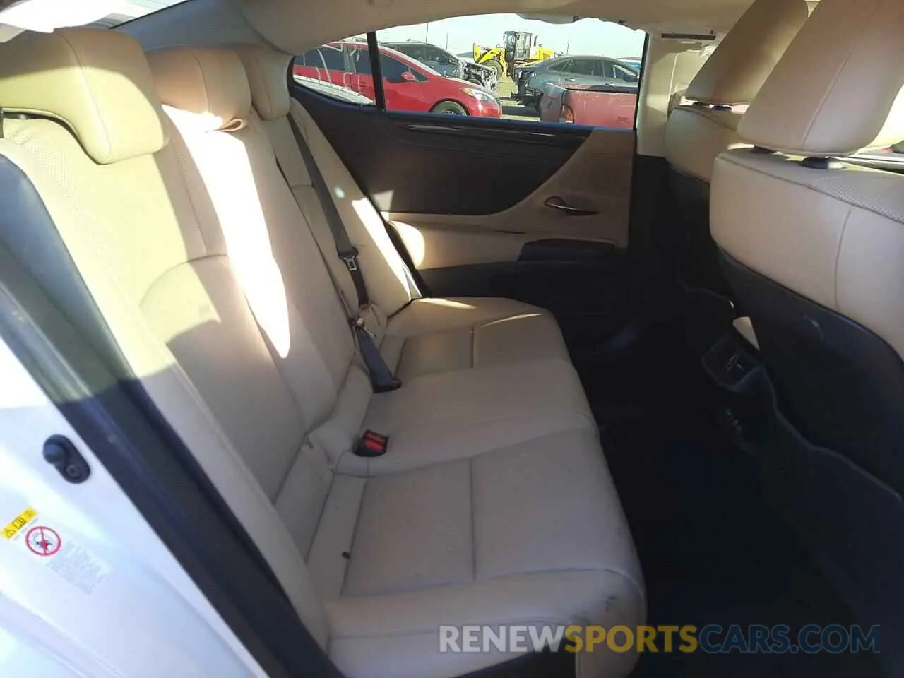 6 fotografías del automóvil dañado 58ABZ1B12KU003766 LEXUS ES350 2019