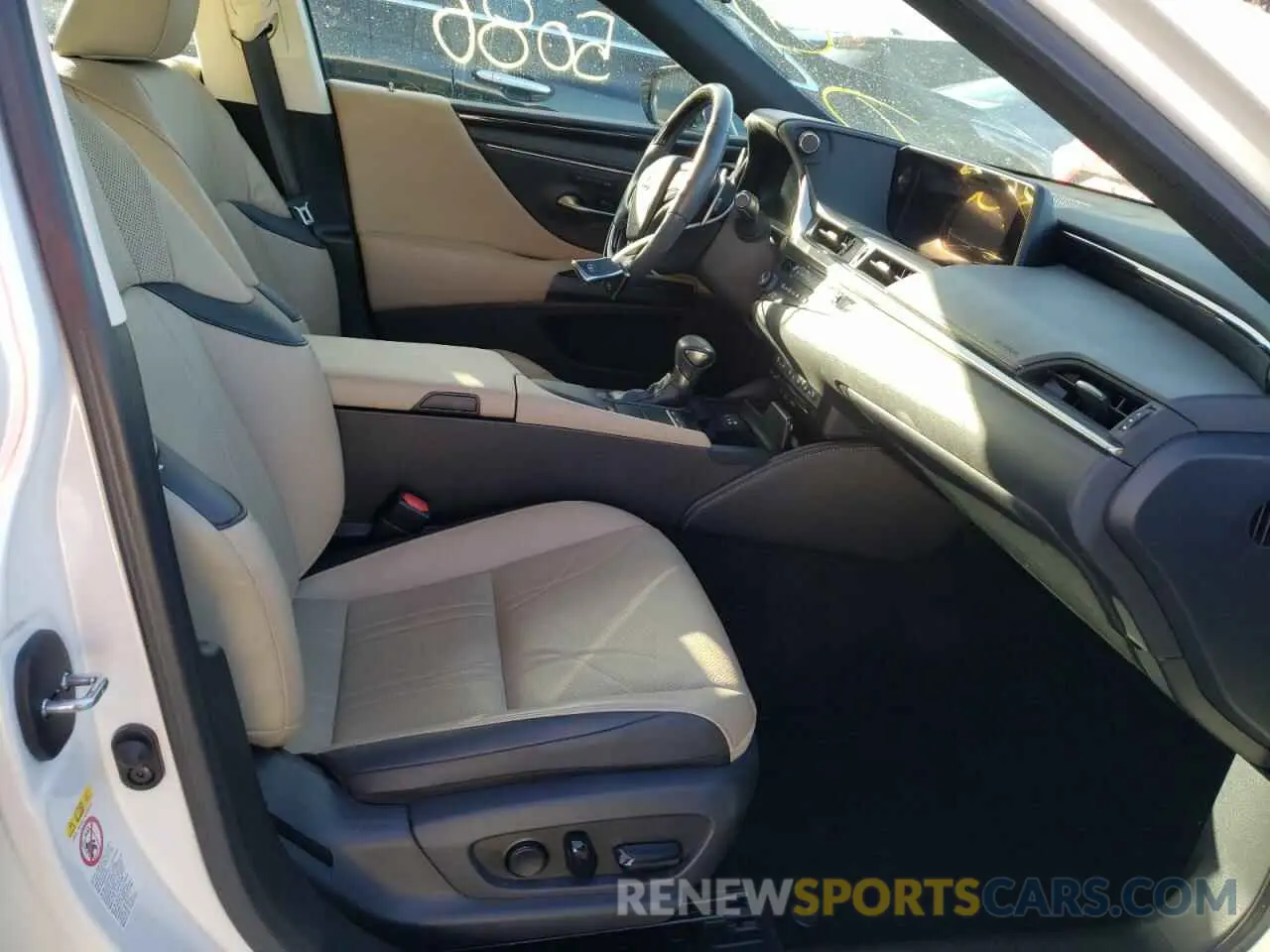5 fotografías del automóvil dañado 58ABZ1B12KU029042 LEXUS ES350 2019