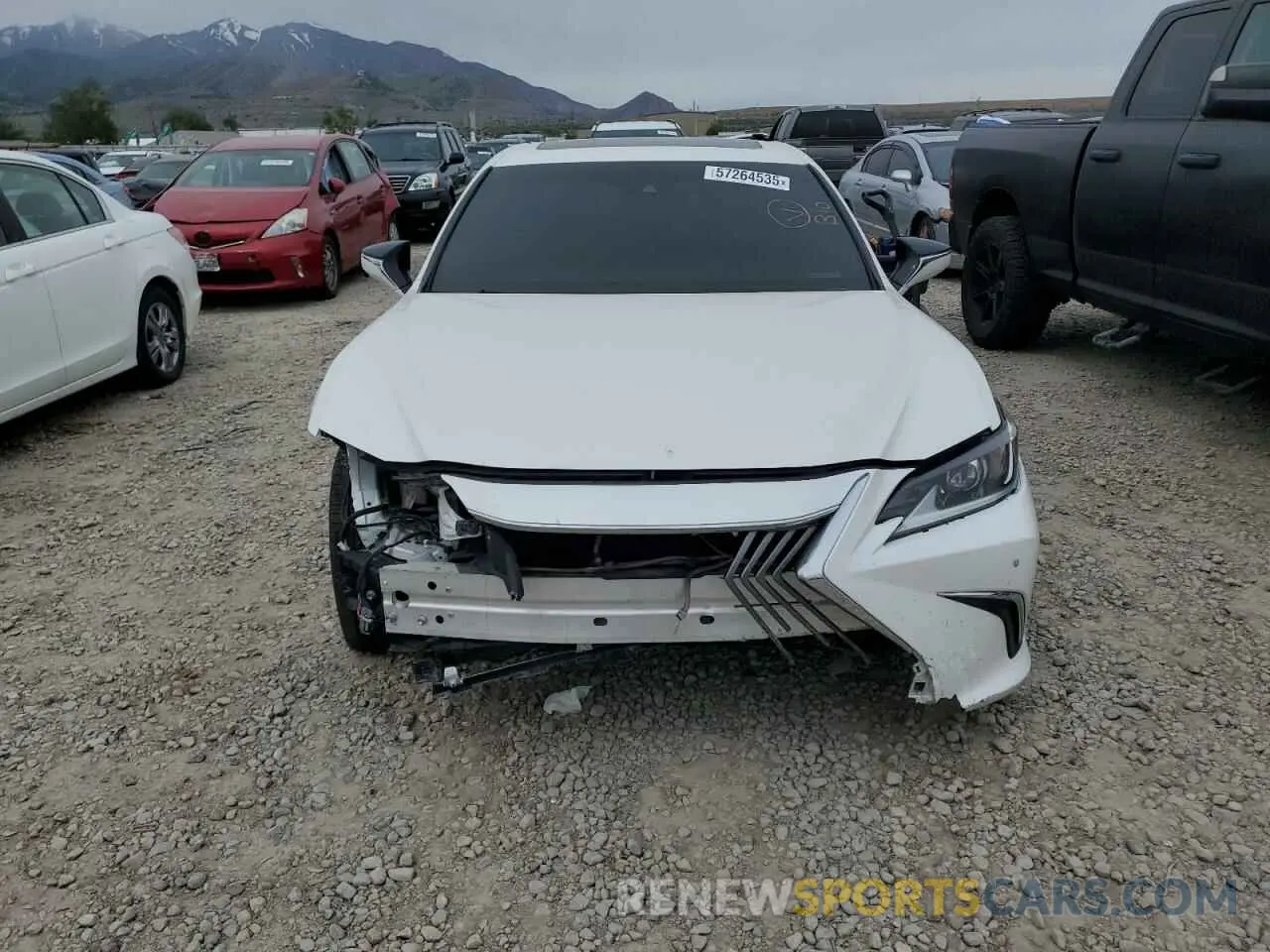 5 fotografías del automóvil dañado 58ABZ1B12KU041305 LEXUS ES350 2019