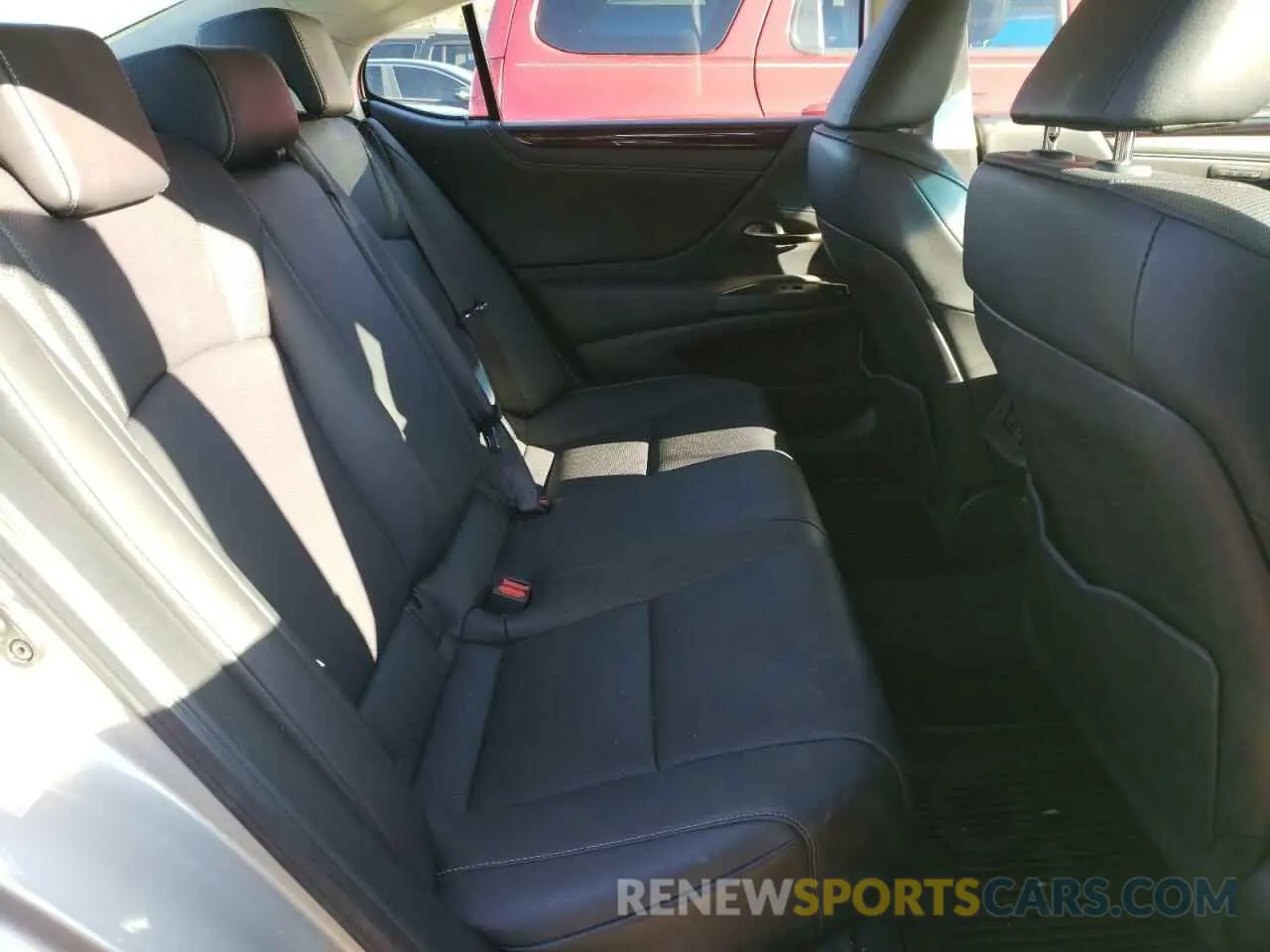 6 fotografías del automóvil dañado 58ABZ1B13KU030300 LEXUS ES350 2019