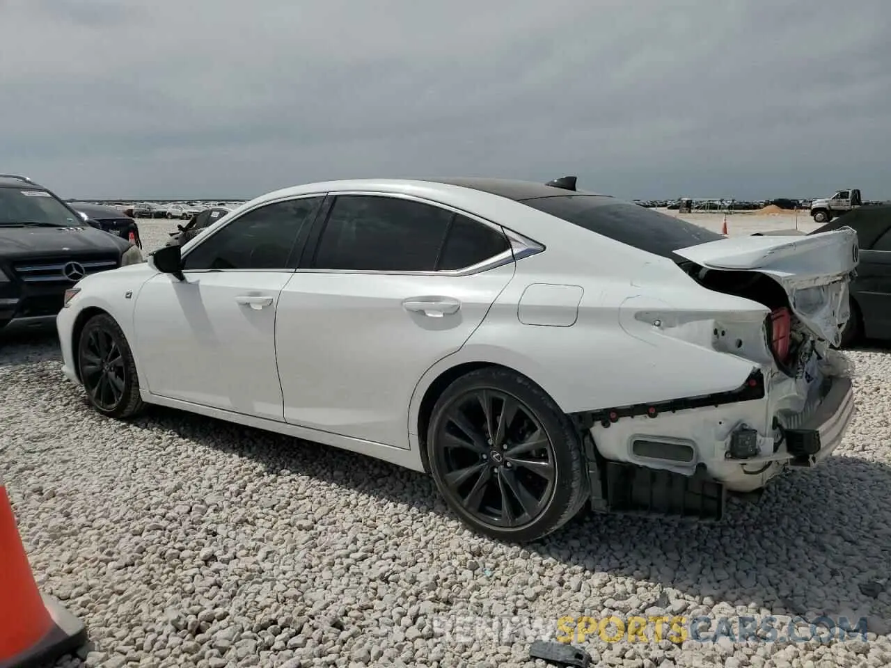 2 fotografías del automóvil dañado 58ABZ1B13KU041040 LEXUS ES350 2019