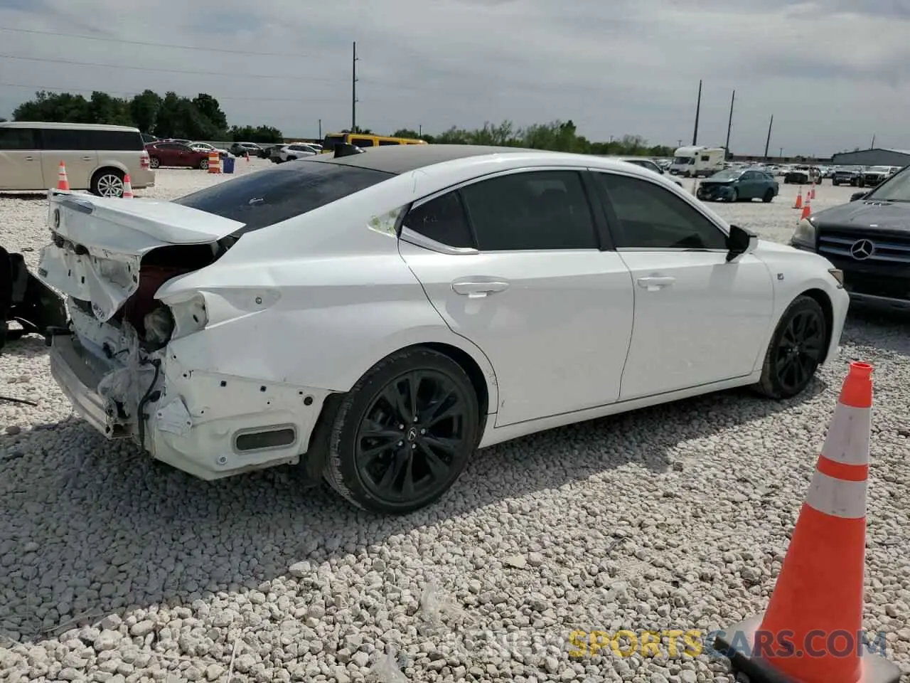3 fotografías del automóvil dañado 58ABZ1B13KU041040 LEXUS ES350 2019