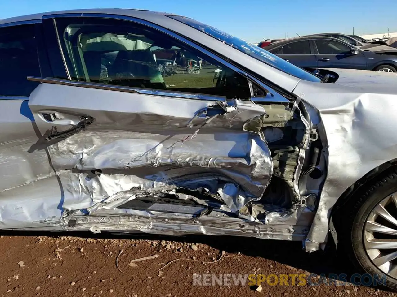 9 fotografías del automóvil dañado 58ABZ1B14KU048904 LEXUS ES350 2019