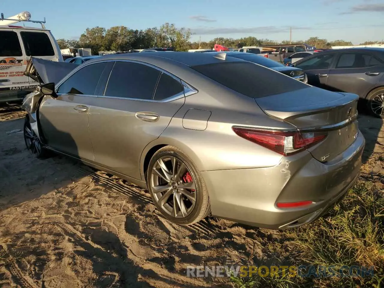 2 fotografías del automóvil dañado 58ABZ1B15KU027480 LEXUS ES350 2019