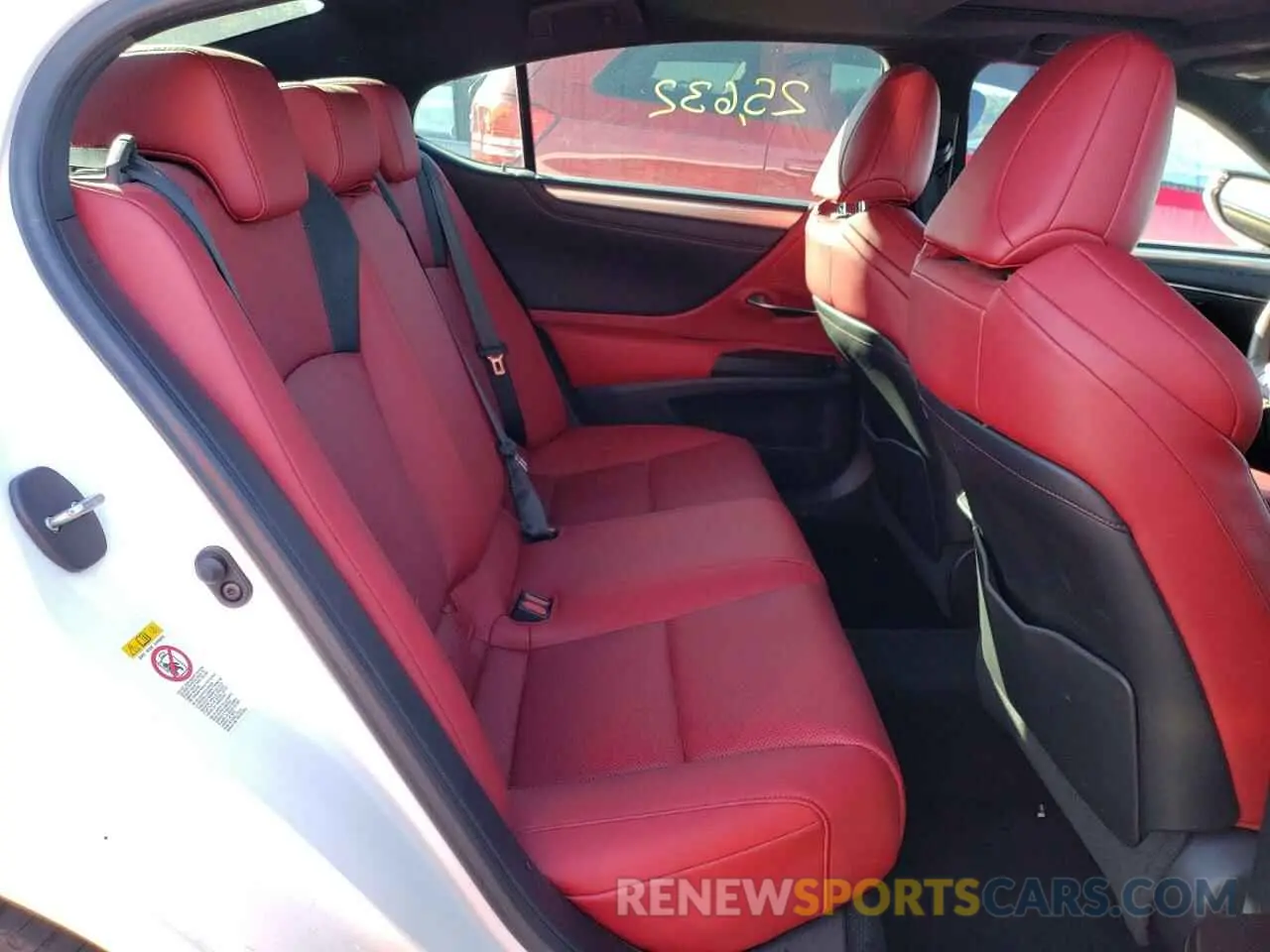 6 fotografías del automóvil dañado 58ABZ1B15KU040388 LEXUS ES350 2019