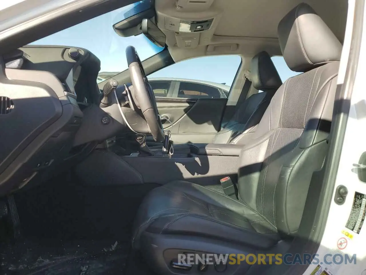 7 fotografías del automóvil dañado 58ABZ1B16KU012535 LEXUS ES350 2019