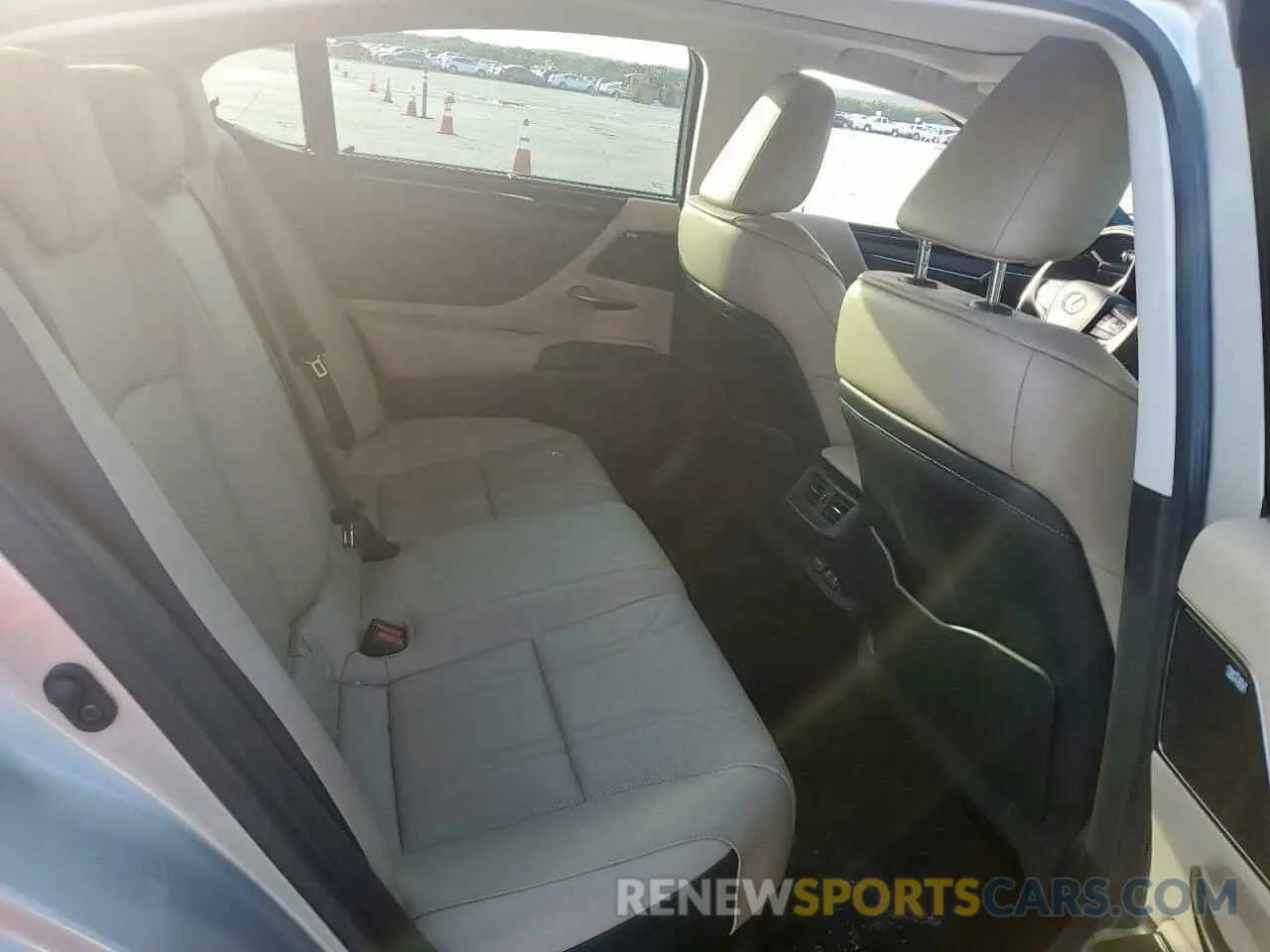 10 fotografías del automóvil dañado 58ABZ1B16KU031778 LEXUS ES350 2019