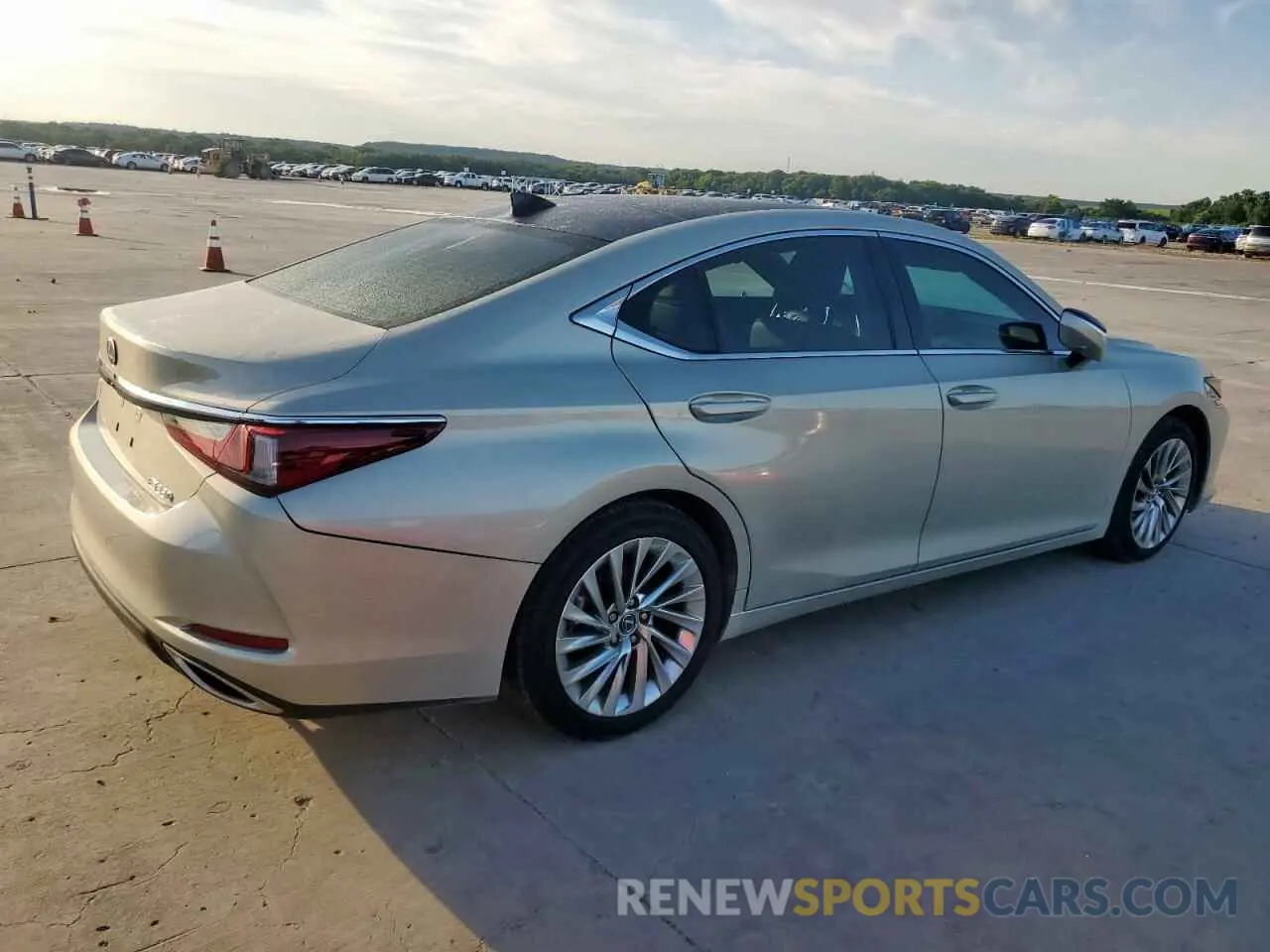 3 fotografías del automóvil dañado 58ABZ1B16KU031778 LEXUS ES350 2019