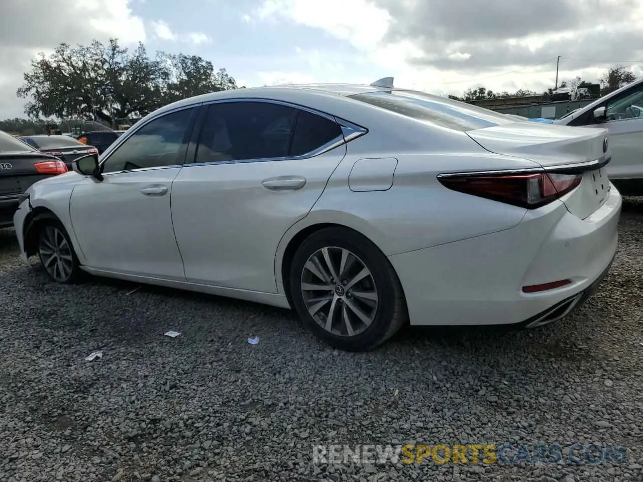 2 fotografías del automóvil dañado 58ABZ1B17KU018294 LEXUS ES350 2019