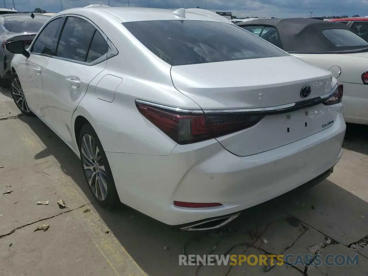 3 fotografías del automóvil dañado 58ABZ1B18KU009894 LEXUS ES350 2019