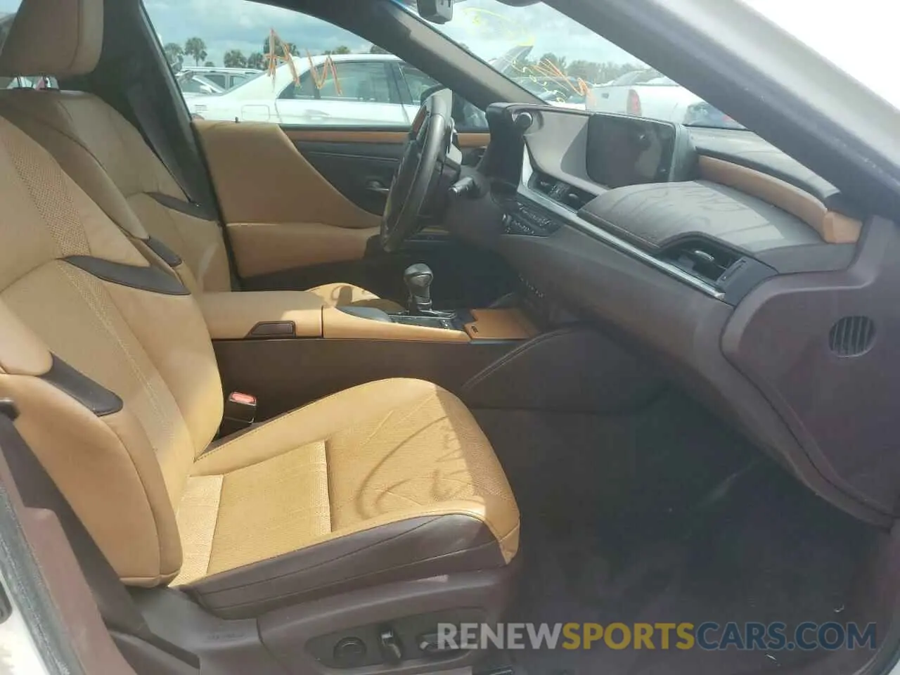 5 fotografías del automóvil dañado 58ABZ1B18KU009894 LEXUS ES350 2019