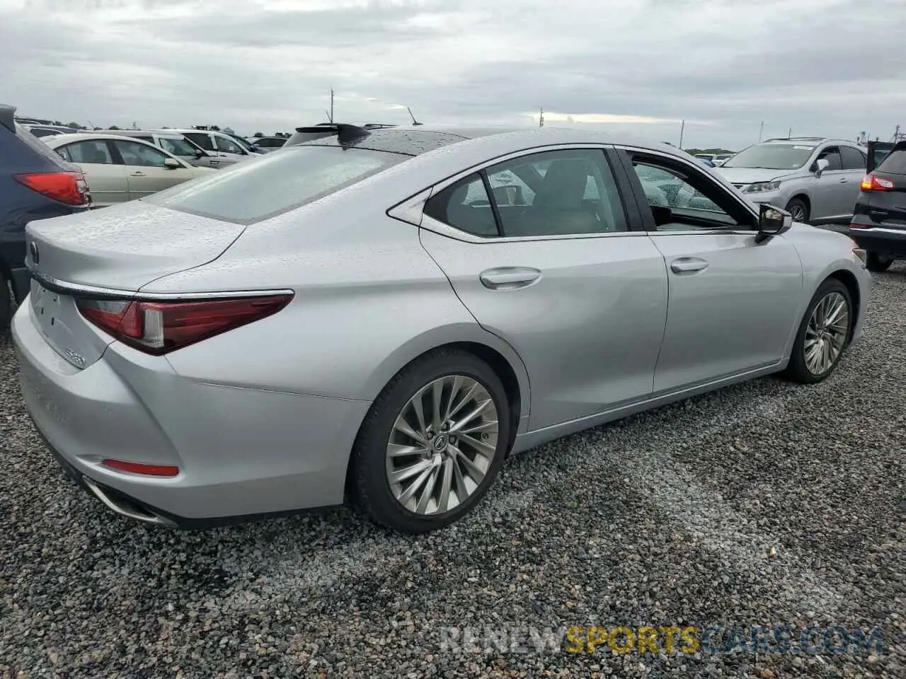 3 fotografías del automóvil dañado 58ABZ1B18KU034309 LEXUS ES350 2019