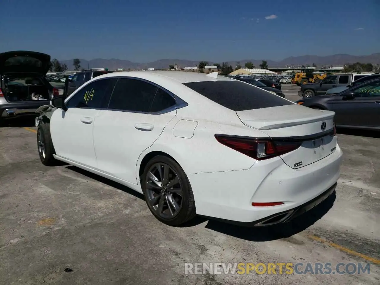 3 fotografías del automóvil dañado 58ABZ1B19KU048333 LEXUS ES350 2019
