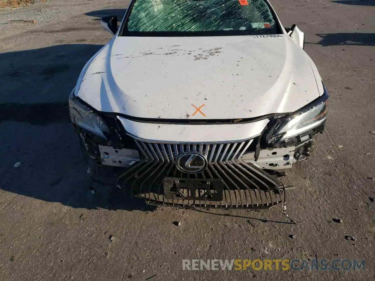 11 fotografías del automóvil dañado 58ABZ1B1XKU004146 LEXUS ES350 2019
