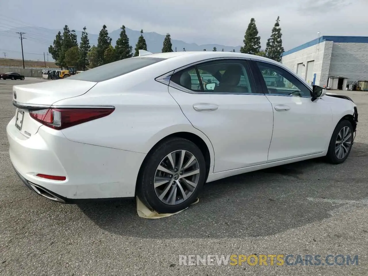 3 fotografías del automóvil dañado 58ABZ1B1XKU007550 LEXUS ES350 2019