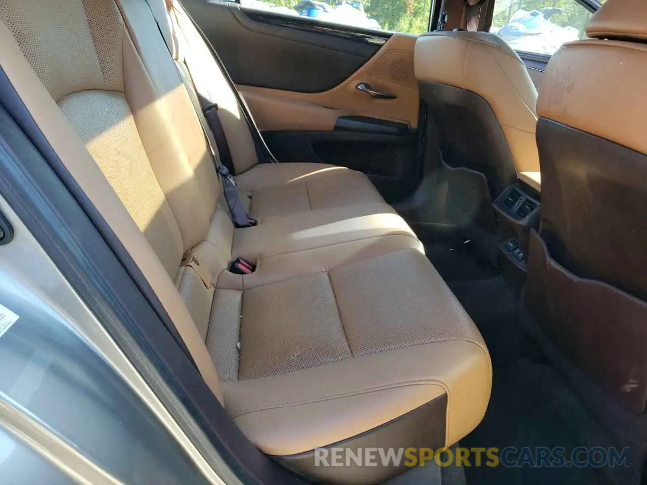 10 fotografías del automóvil dañado 58ABZ1B1XKU034313 LEXUS ES350 2019